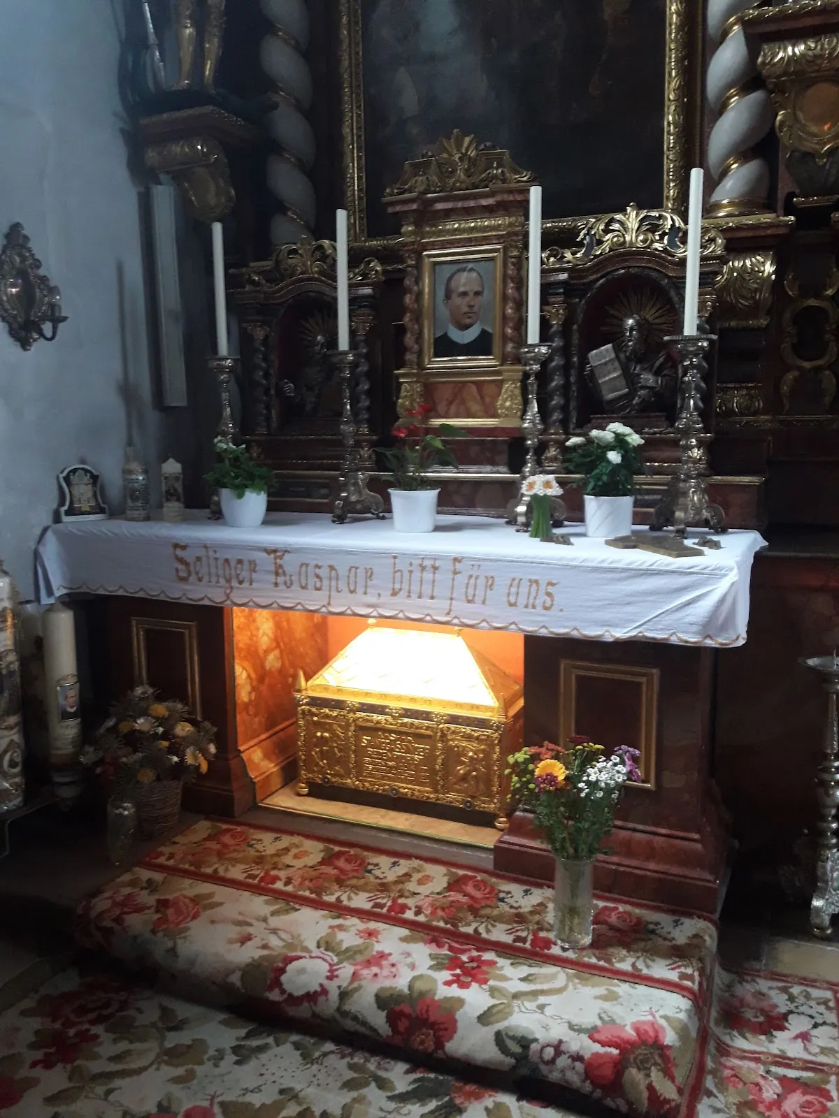 Вид на величественное здание Аббатства Гарс с его характерной архитектурой.