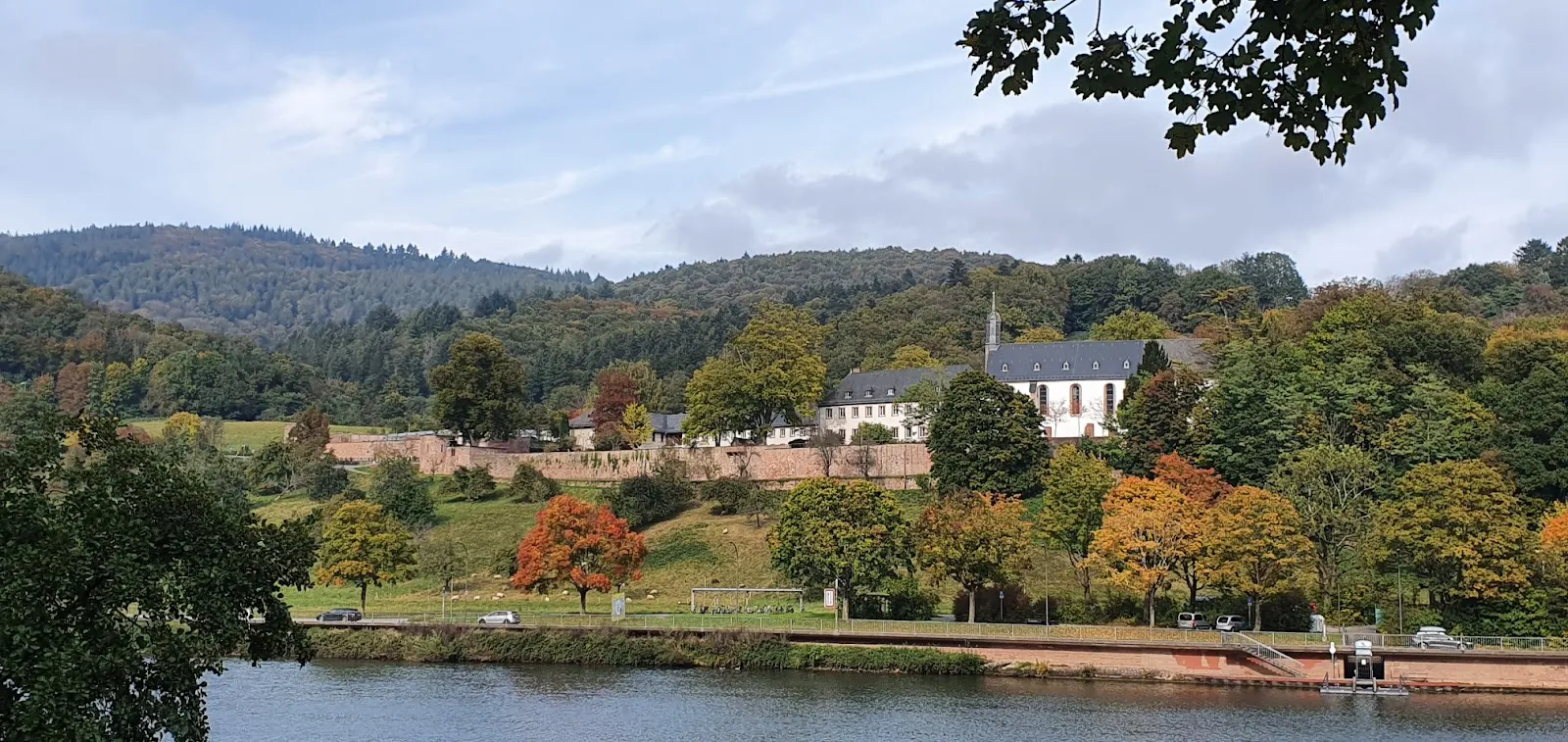 Аббатство Нойбург, историческое здание