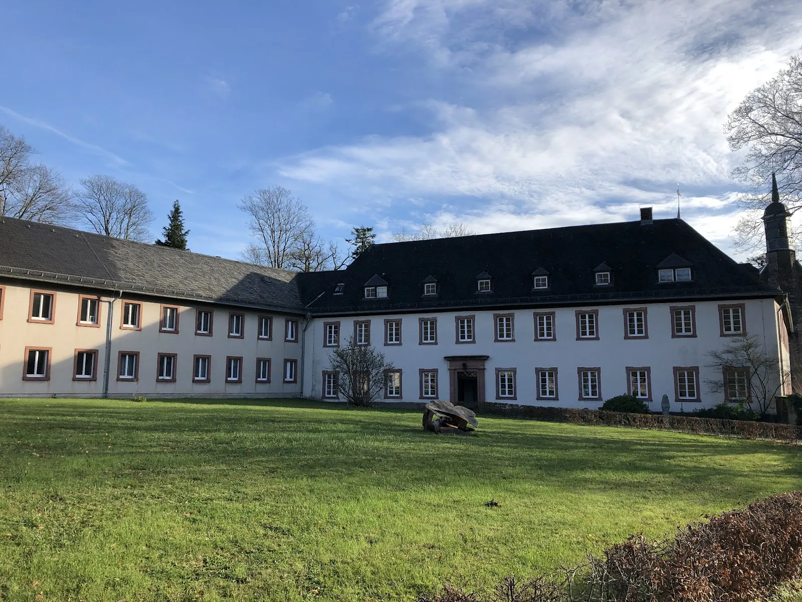 Аббатство Нойбург, историческое здание