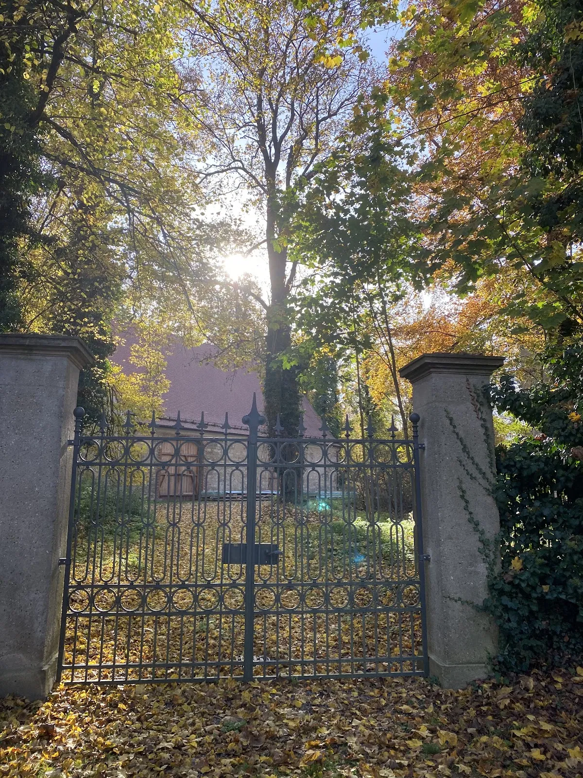 Вид на фасад аббатства Прюфенинг