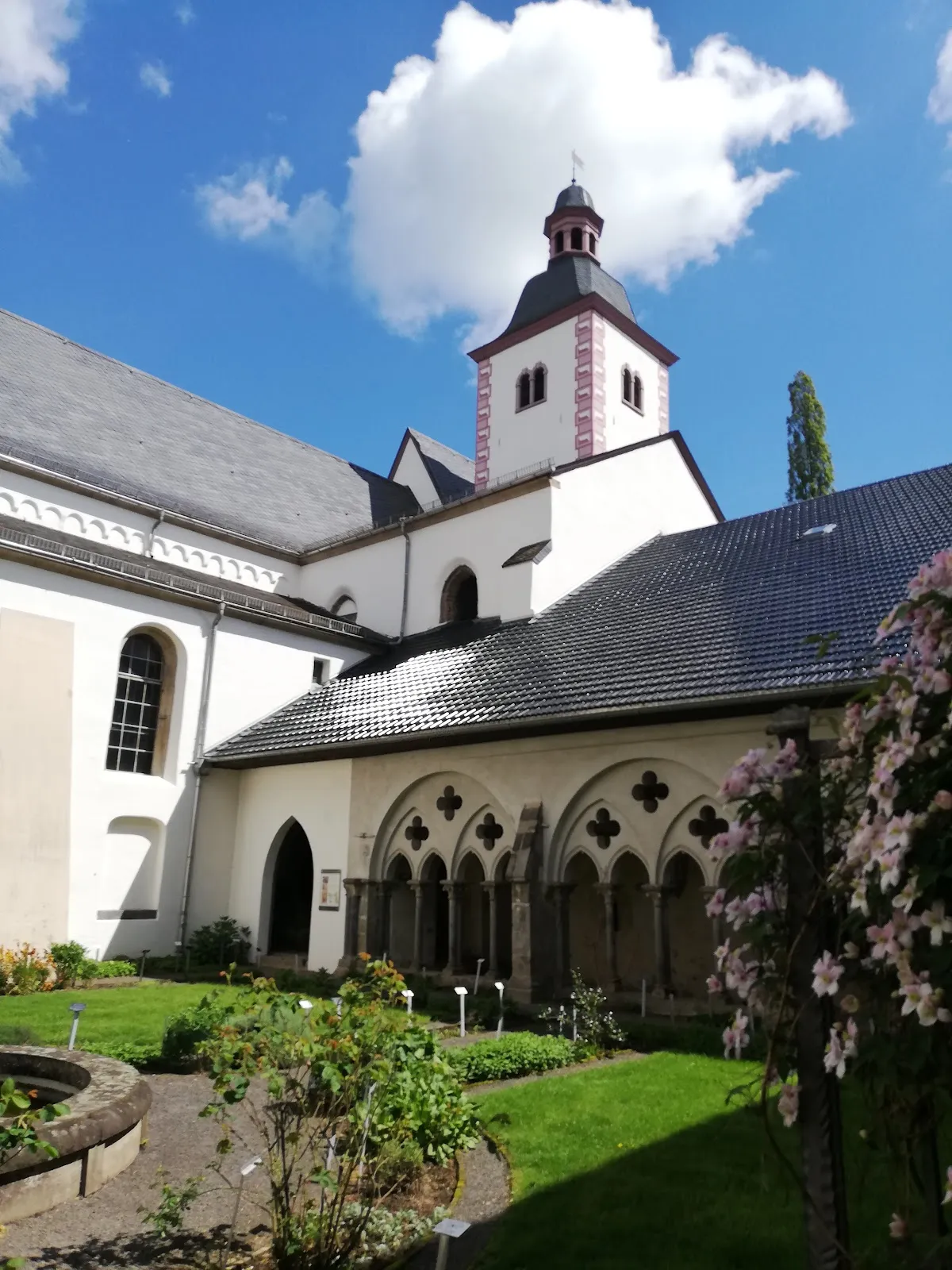 Вид на историческое здание Аббатства Роммерсдорф