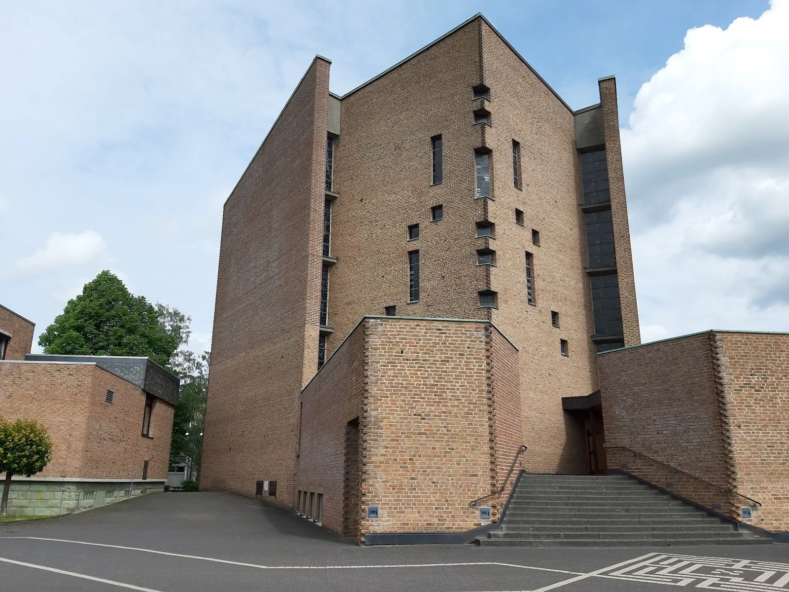 Вид на Аббатство Святого Бенедикта в Мешеде, Германия