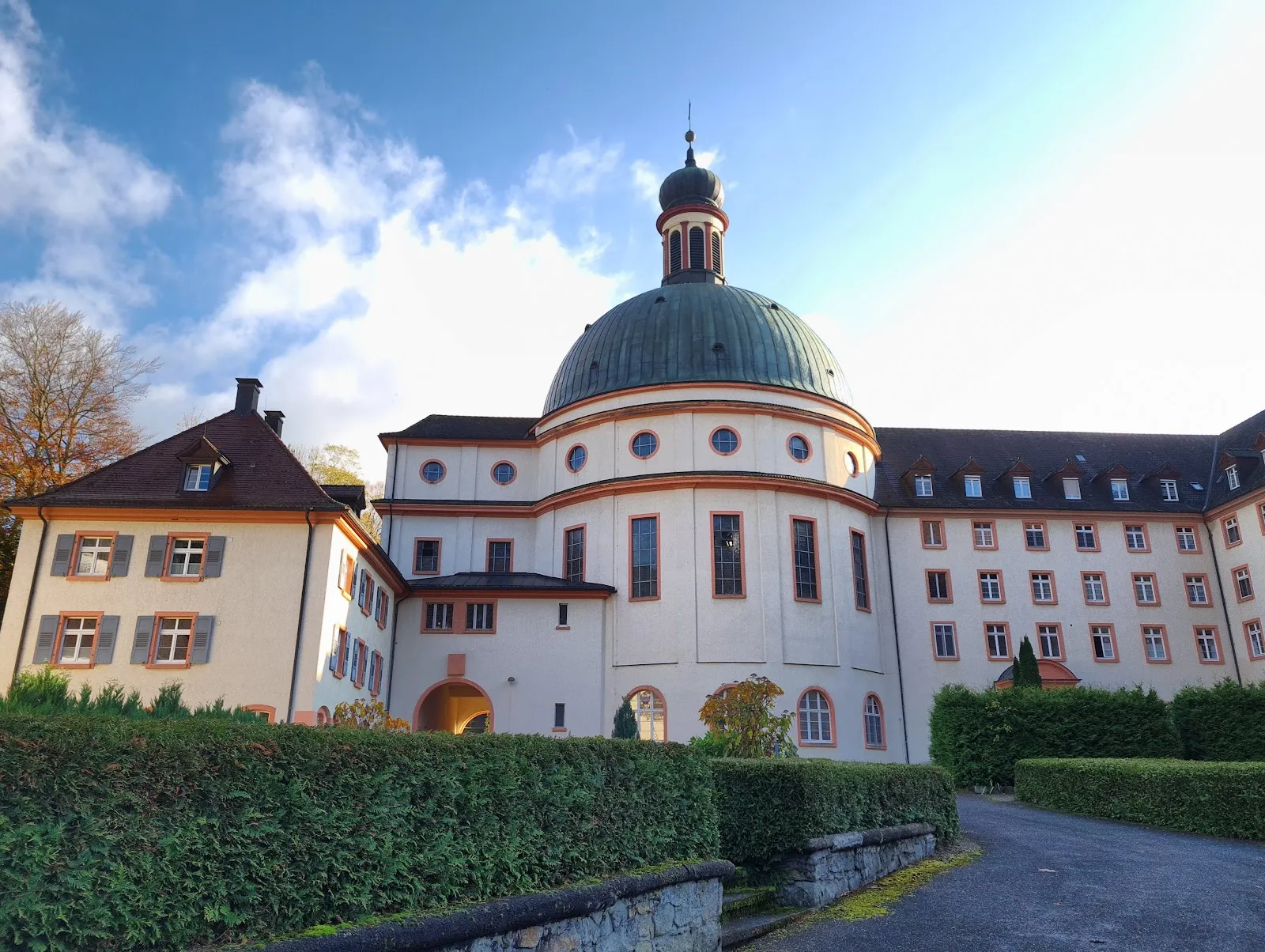 Фасад аббатства Святого Трудперта