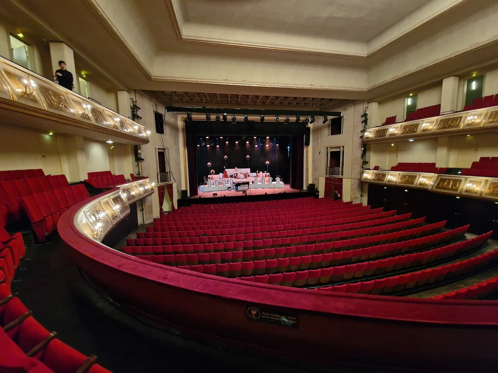 Здание Адмиралспаласт в Берлине