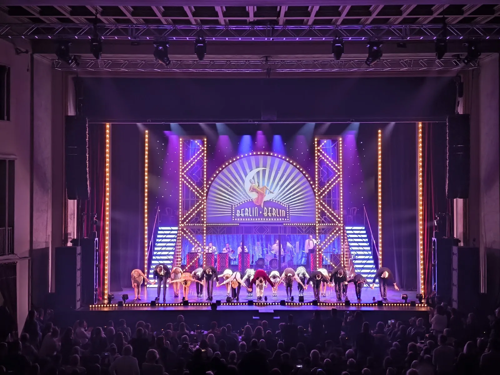 Здание Адмиралспаласт в Берлине