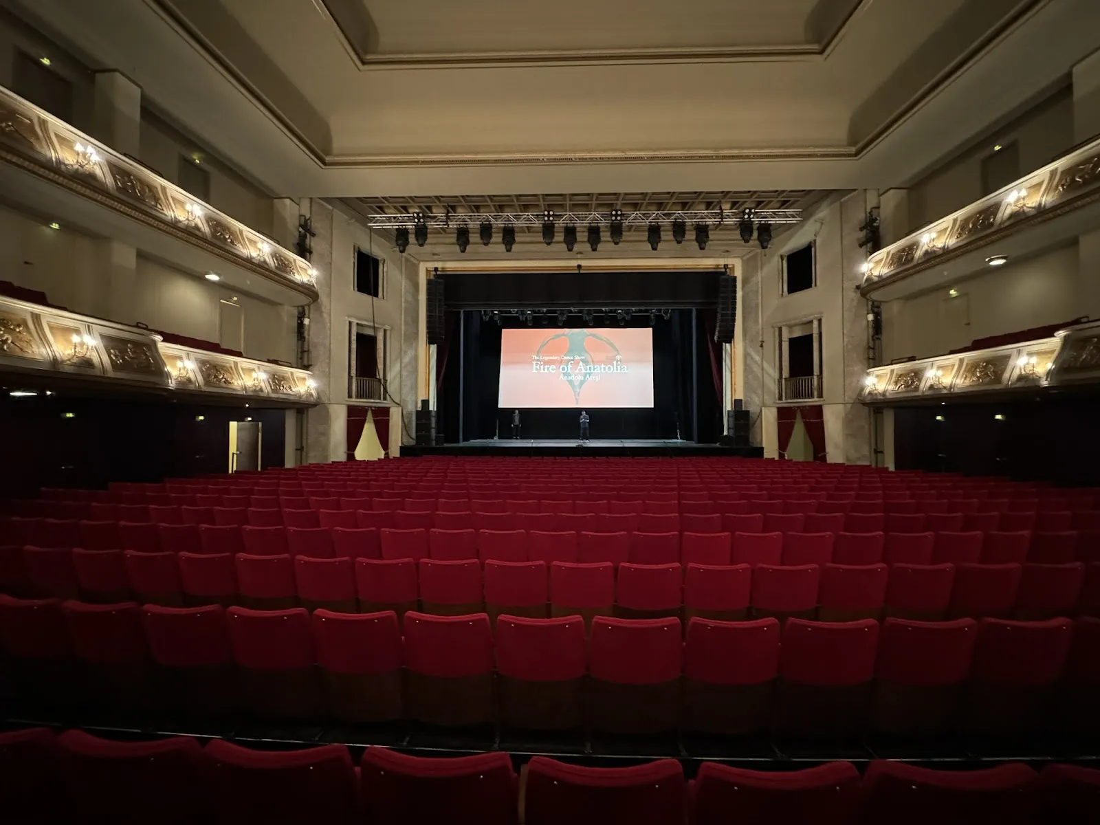 Здание Адмиралспаласт в Берлине