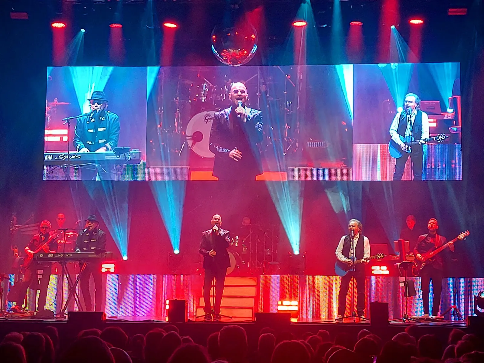 Здание Адмиралспаласт в Берлине