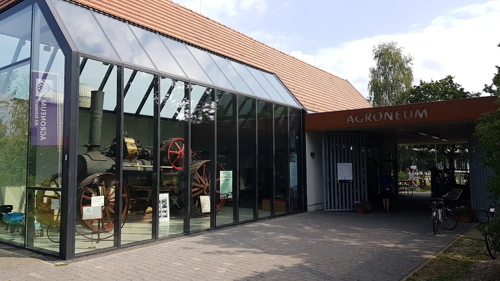 Экспозиция старинной сельскохозяйственной техники в музее Агронеум Альт-Шверин.