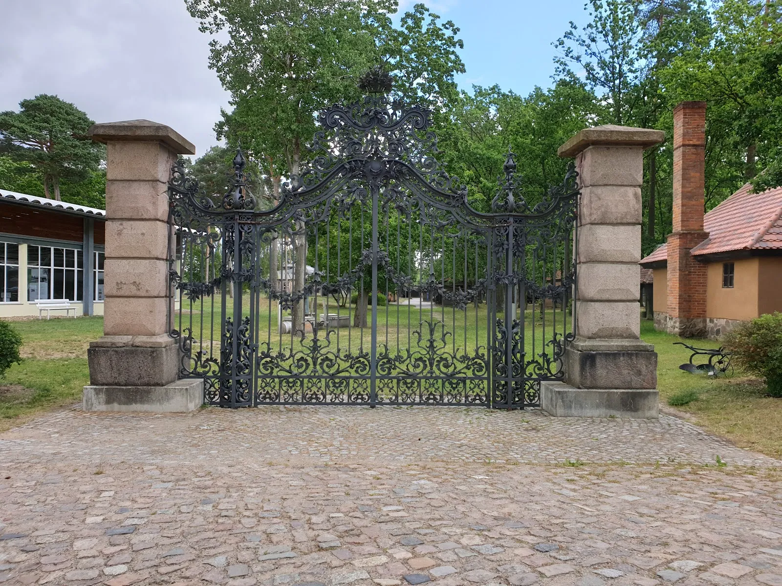 Экспозиция старинной сельскохозяйственной техники в музее Агронеум Альт-Шверин.