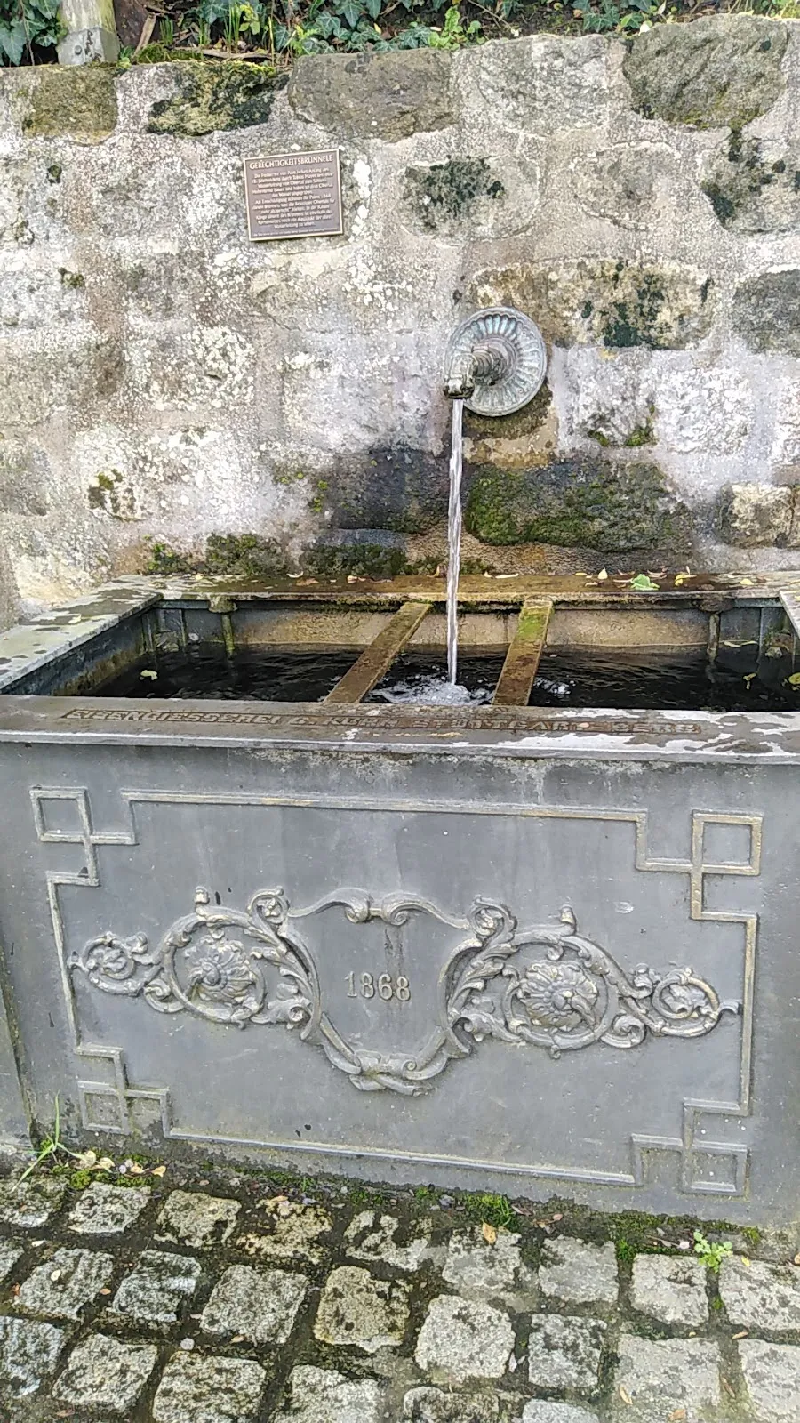 Фонтан Аллея Правосудия (Gerechtigkeitsbrünnele) в городе Эсслинген-на-Неккаре, Германия.