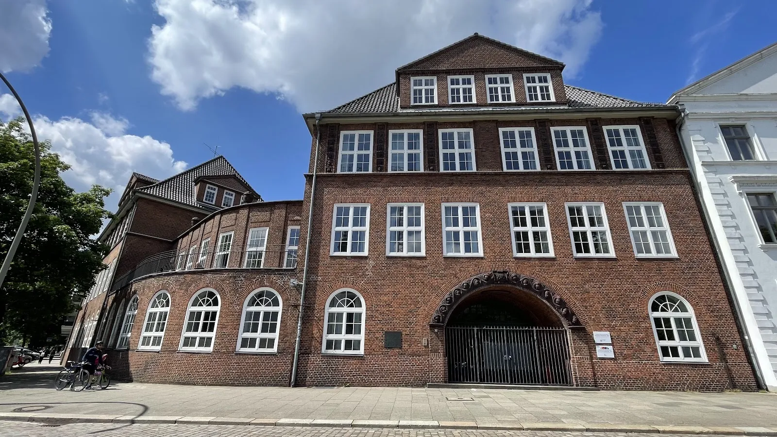 Фасад Англиканской церкви Святого Томаса Бекета в Гамбурге