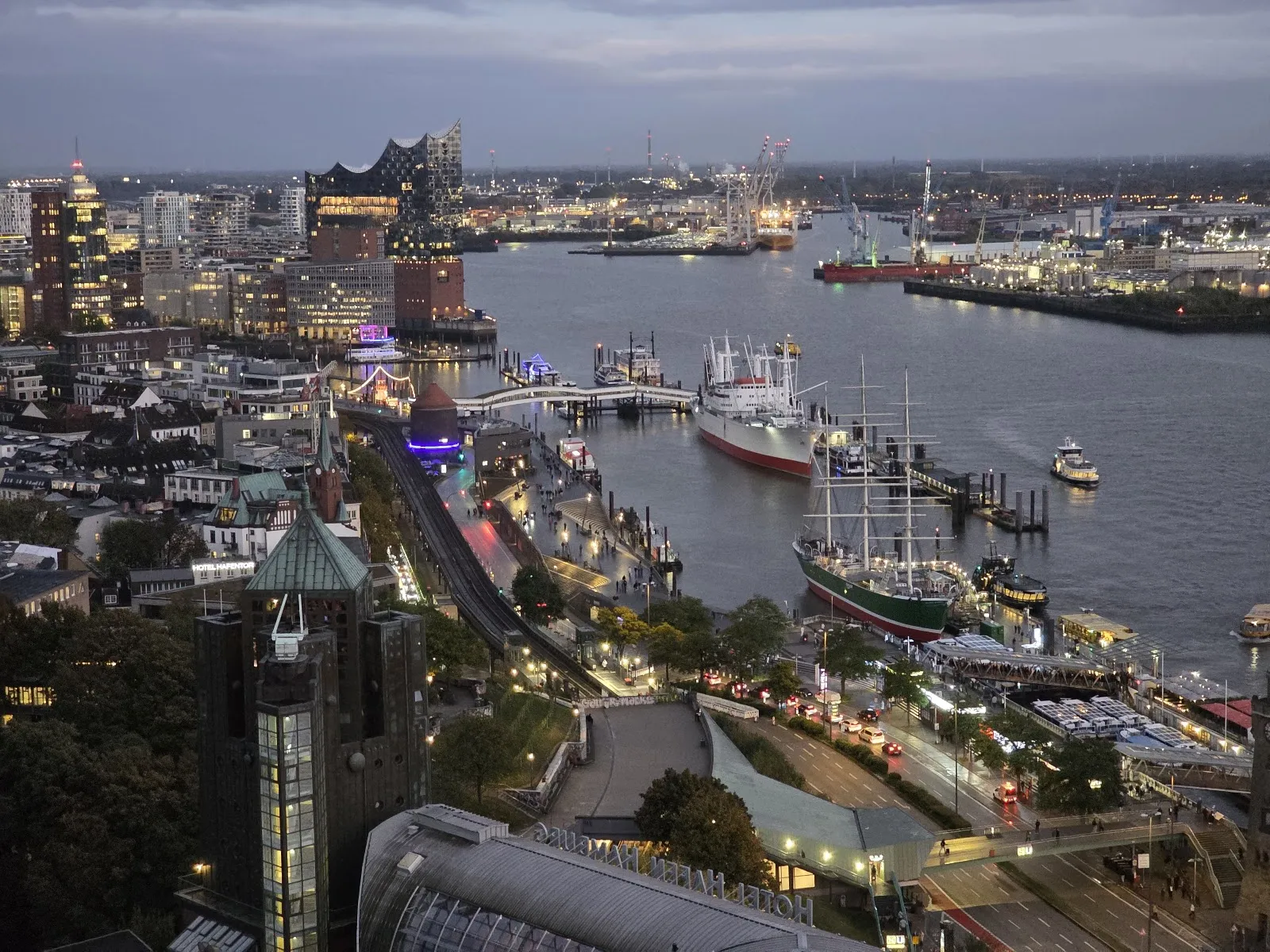 Здание Атлантик-Хаус в Гамбурге