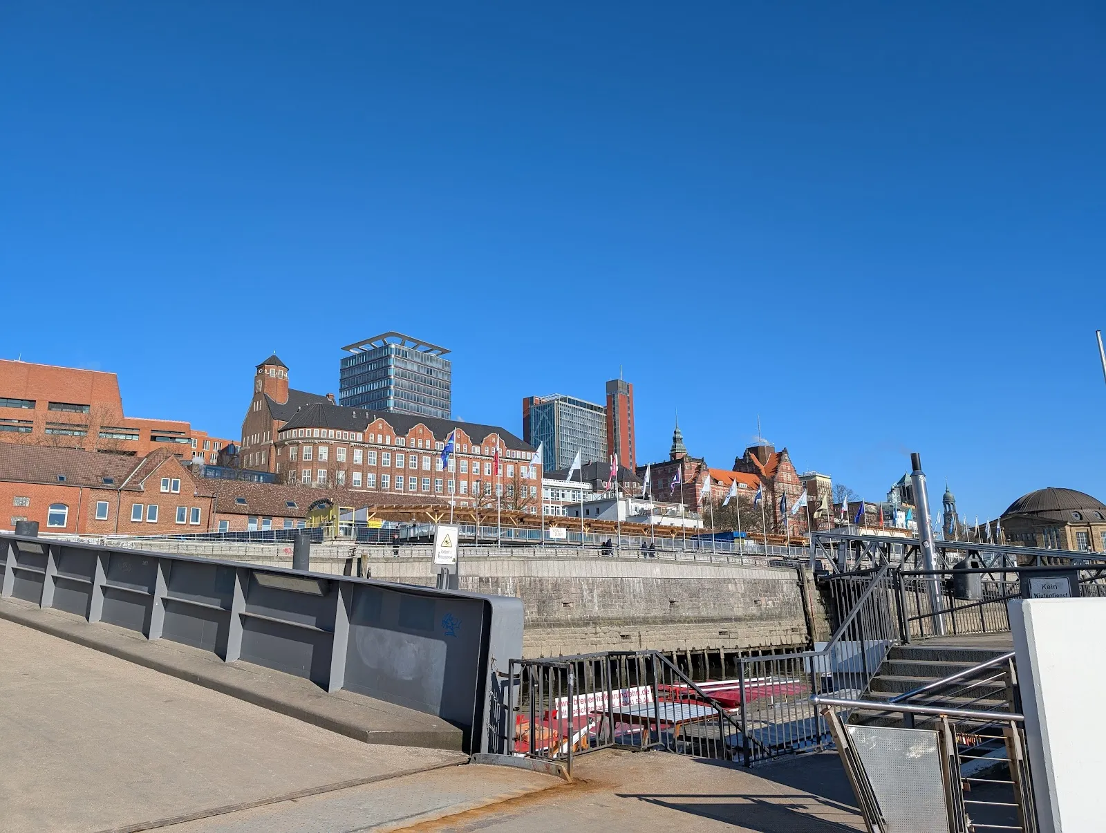 Здание Атлантик-Хаус в Гамбурге