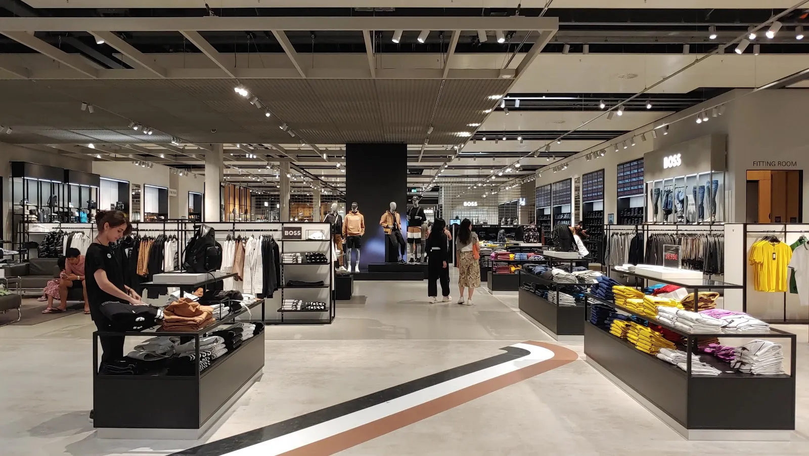 Фасад здания Outletcity Metzingen