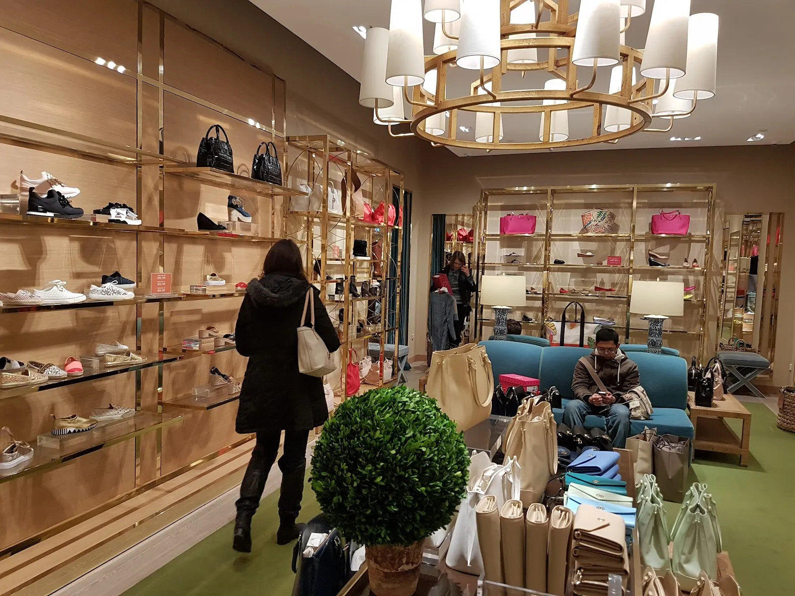 Фасад здания Outletcity Metzingen