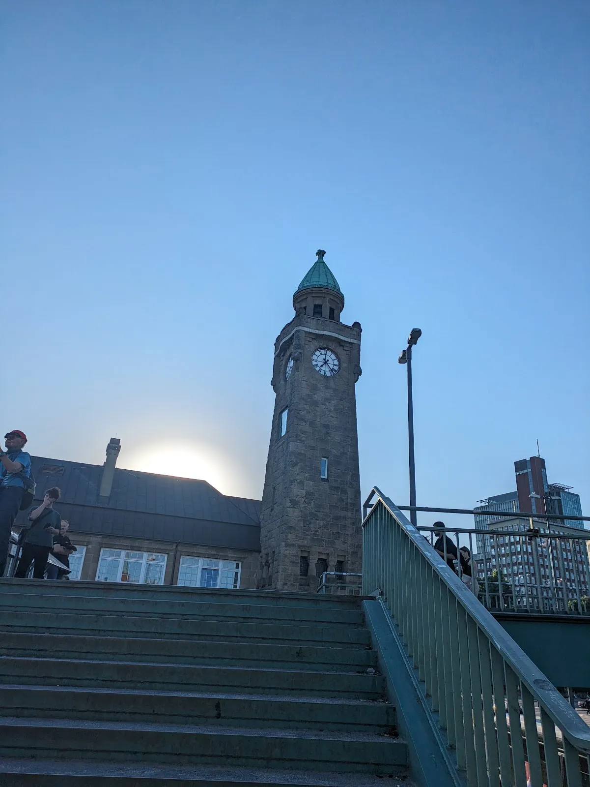 Вид на Башню-маяк Санкт-Паули в Гамбурге