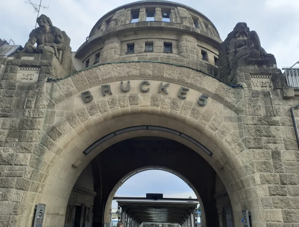 Вид на Башню-маяк Санкт-Паули в Гамбурге