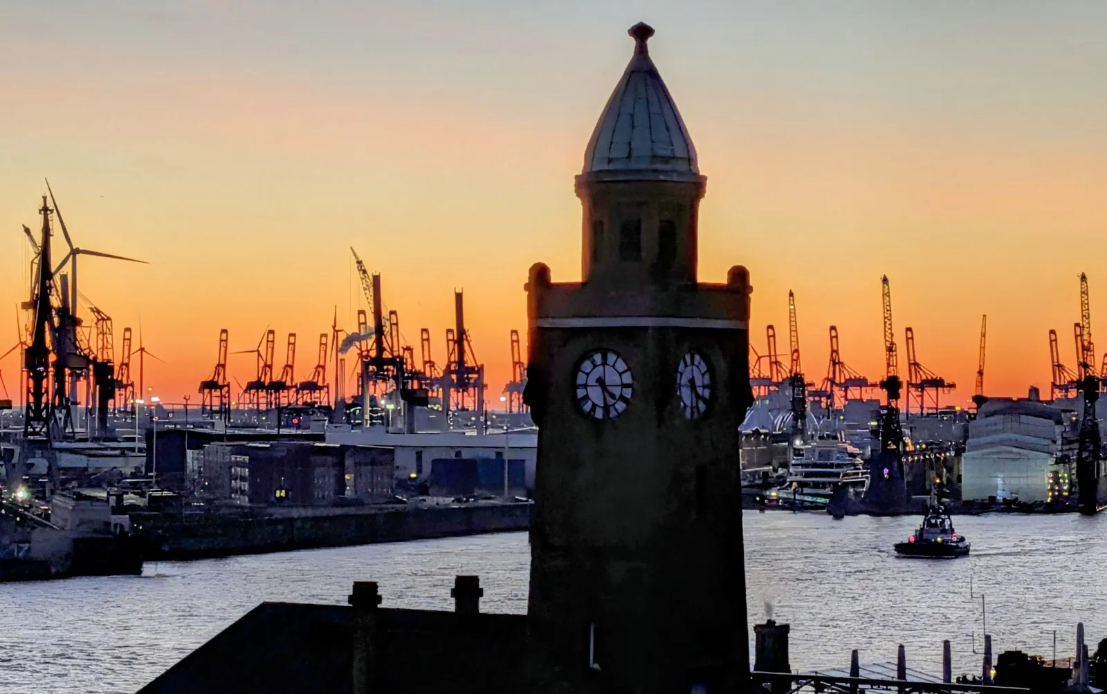 Вид на Башню-маяк Санкт-Паули в Гамбурге