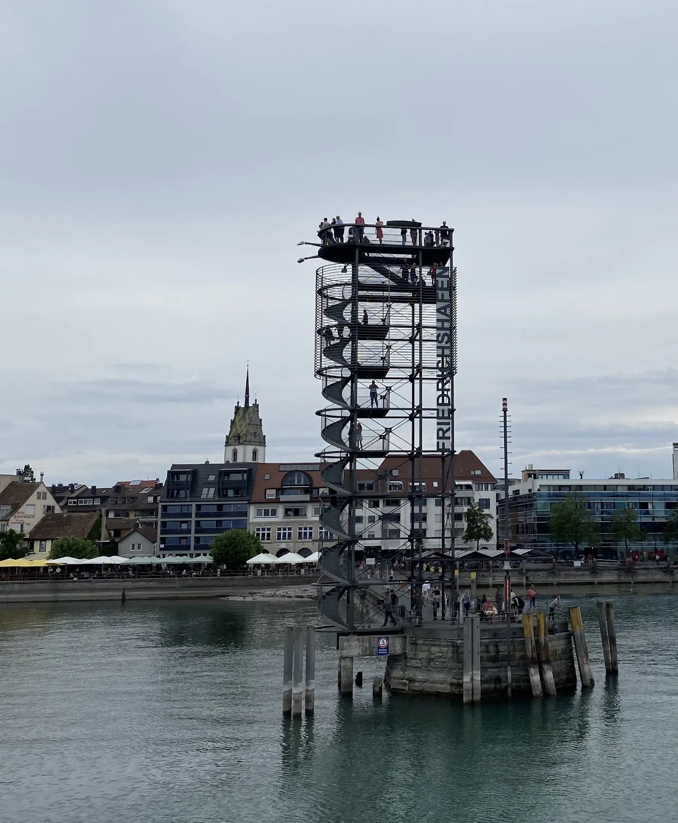 Вид с Башни Молетурм на Боденское озеро и Альпы.