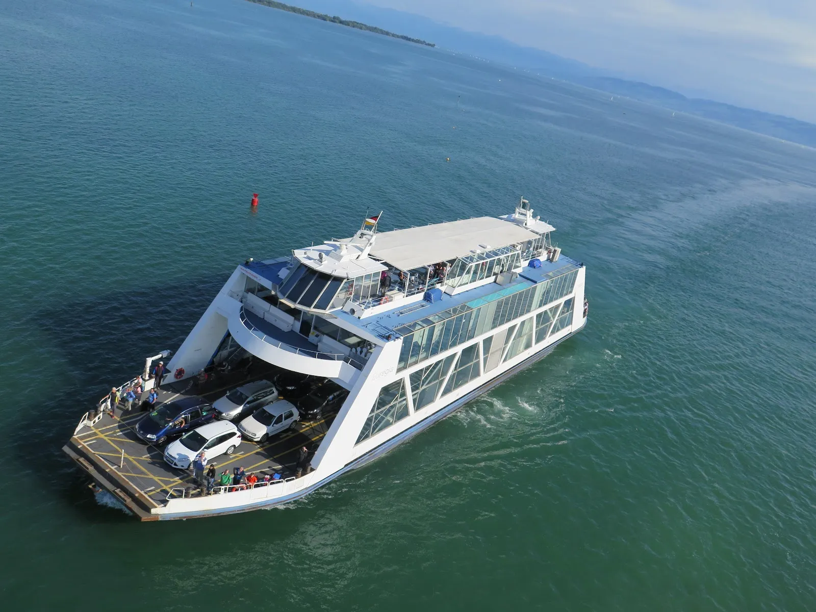 Вид с Башни Молетурм на Боденское озеро и Альпы.