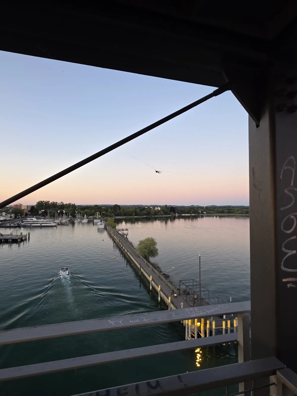 Вид с Башни Молетурм на Боденское озеро и Альпы.