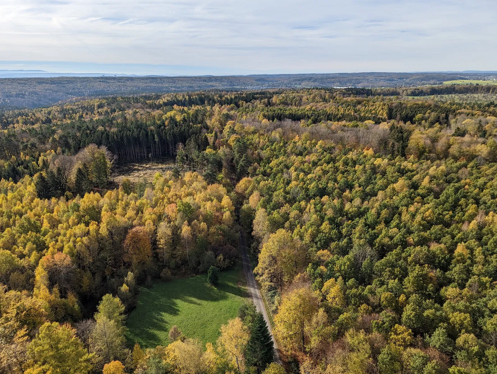 Башня связи Вальденбух высокая телекоммуникационная башня на фоне неба
