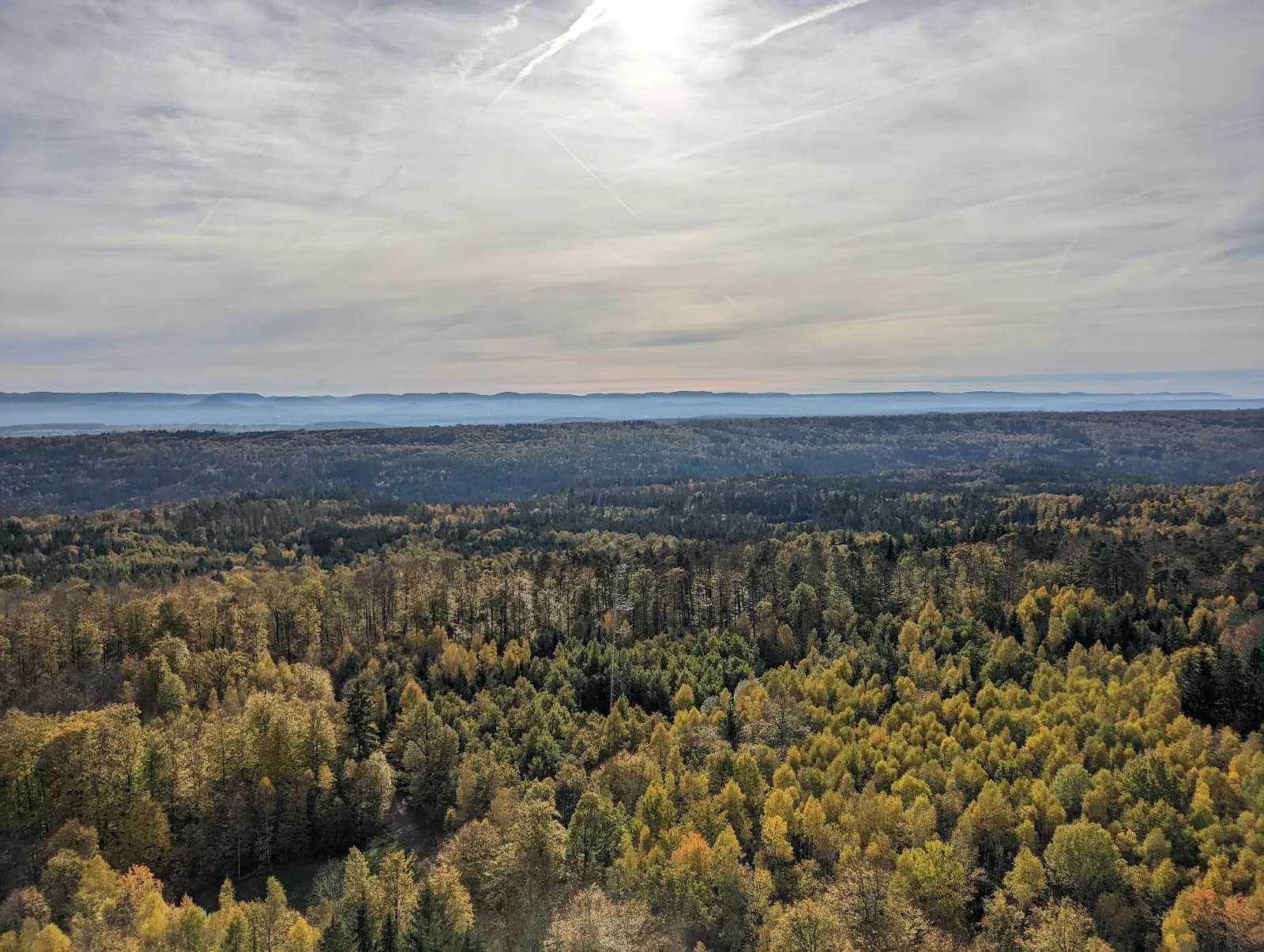 Башня связи Вальденбух высокая телекоммуникационная башня на фоне неба