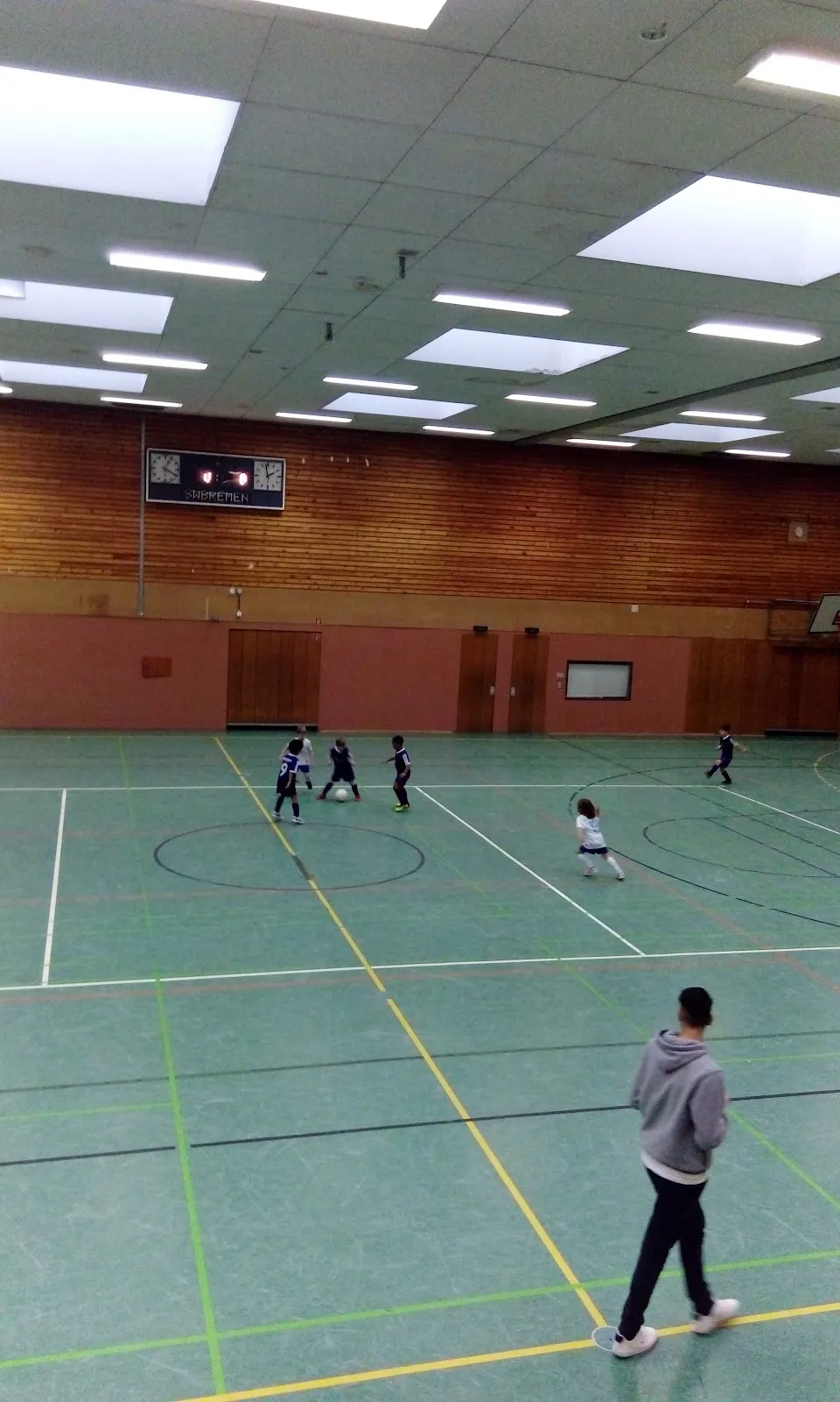 Внешний вид крытого бассейна Хухтинг в Бремене