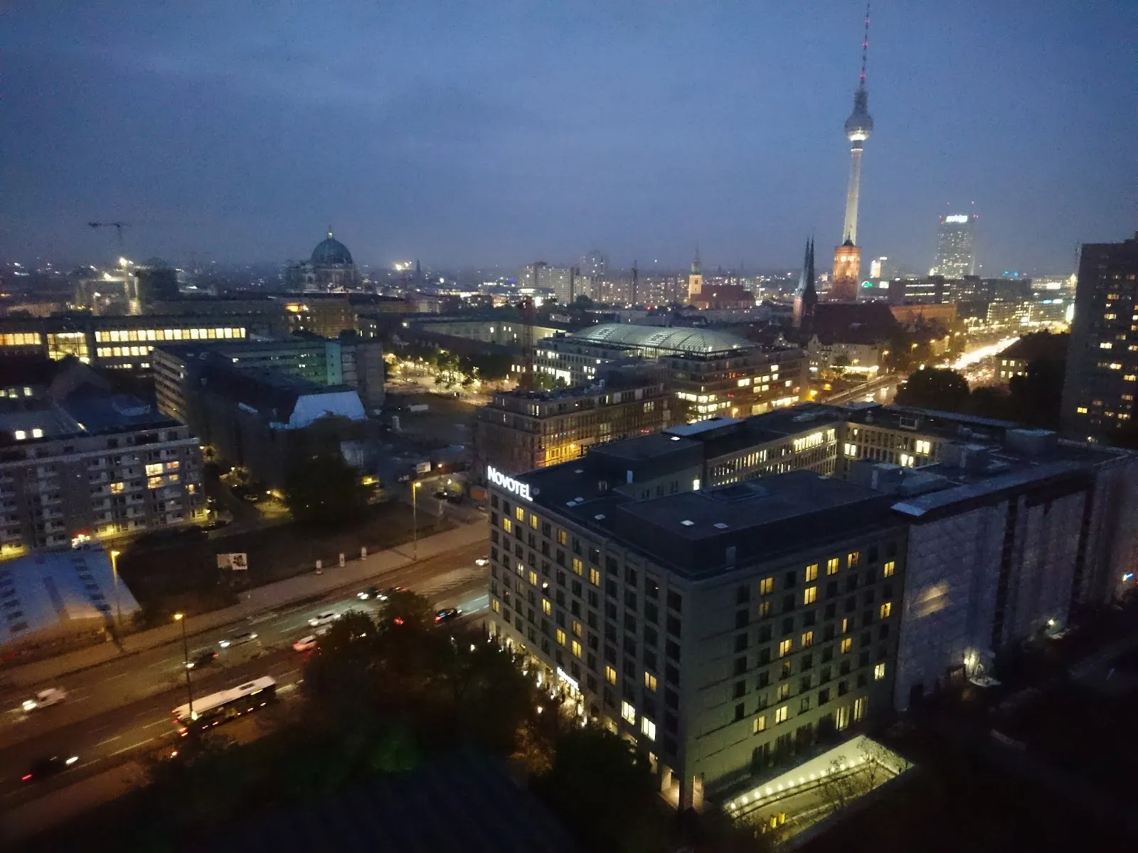 Плавание в крытом бассейне острова Фишер