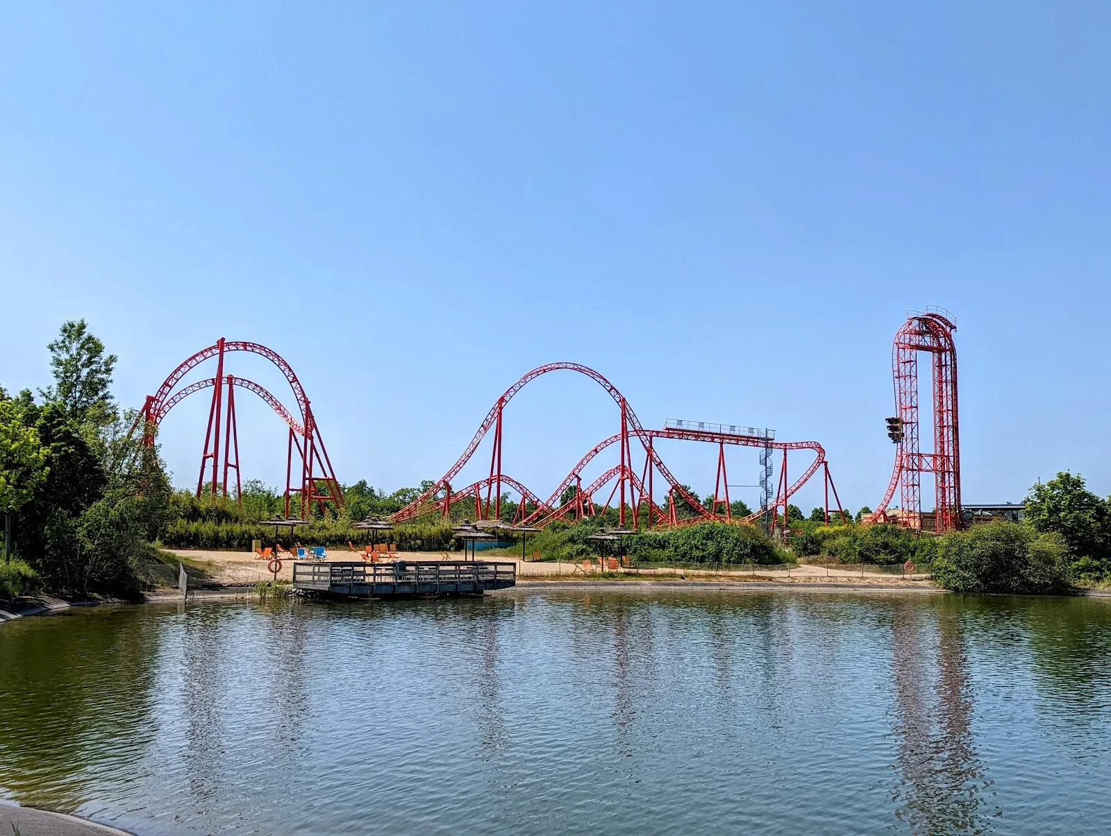 Вход в парк развлечений Белантис