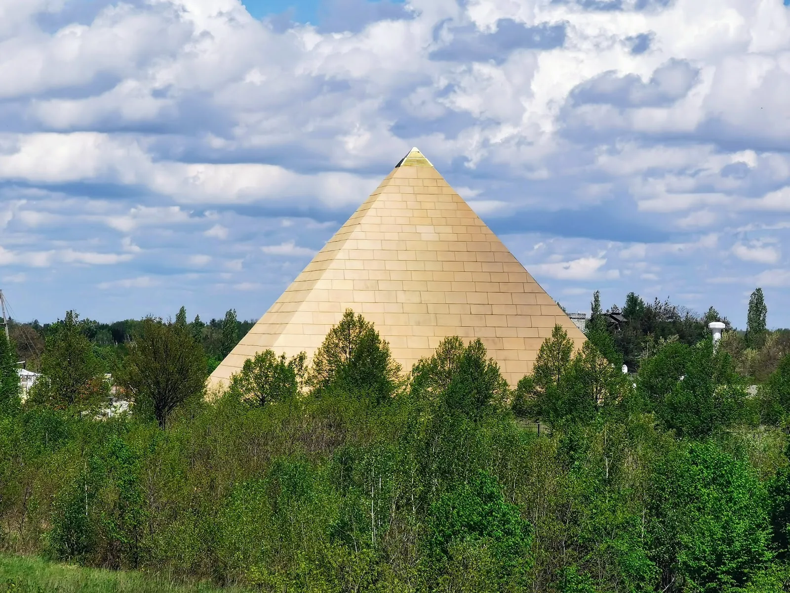 Вход в парк развлечений Белантис