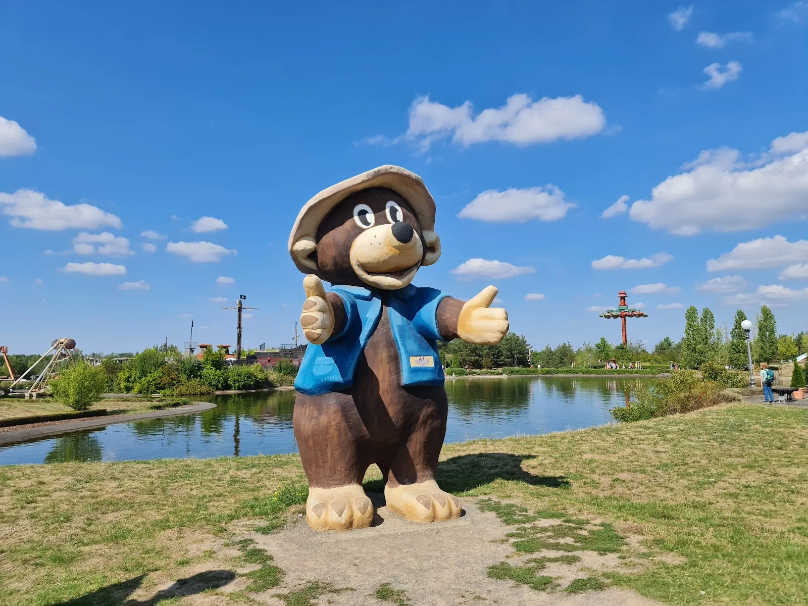 Вход в парк развлечений Белантис