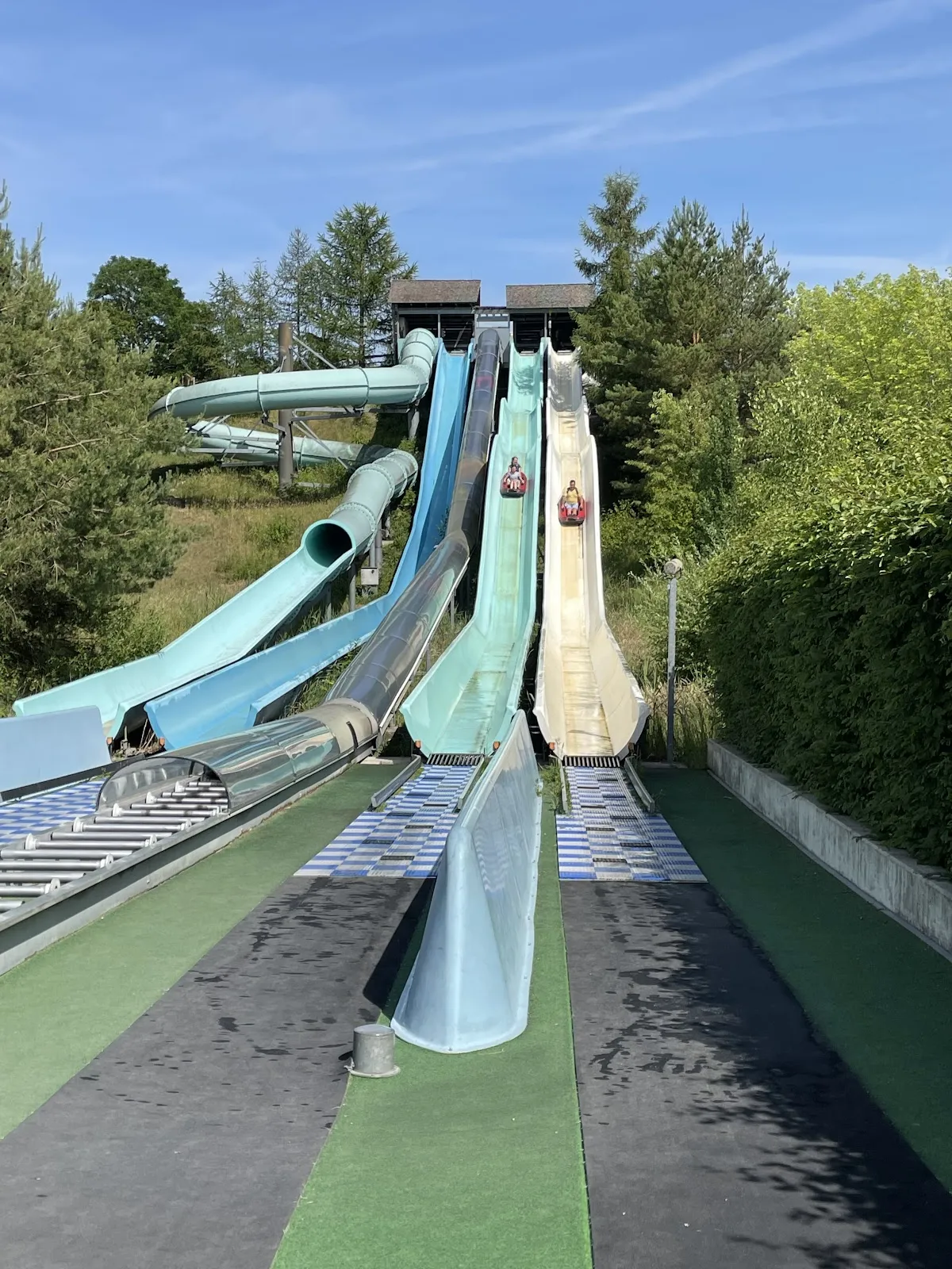 Вход в парк развлечений Белантис