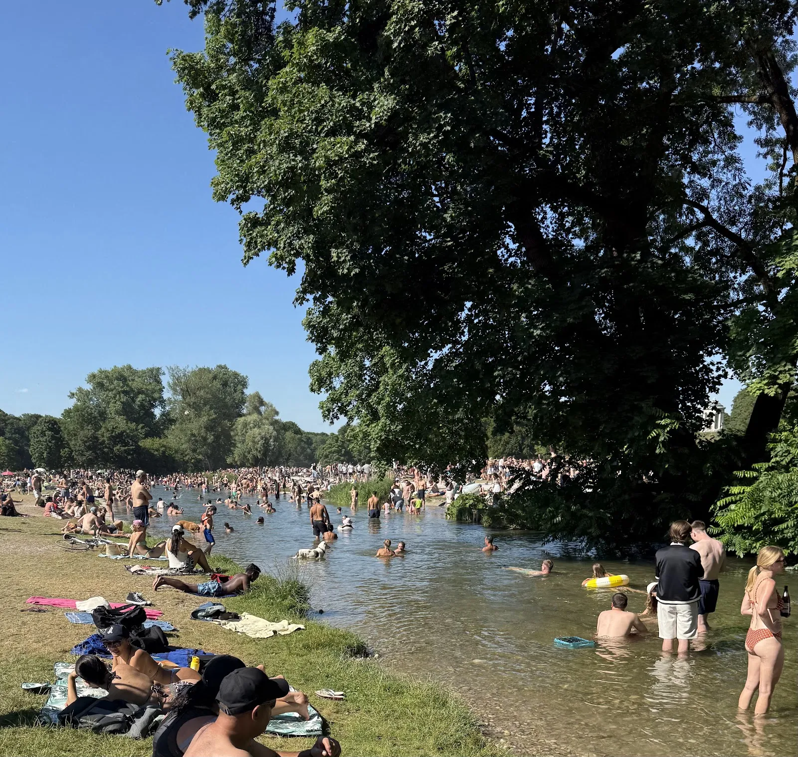 Белый мост через Швабингский ручей в Мюнхене, Германия