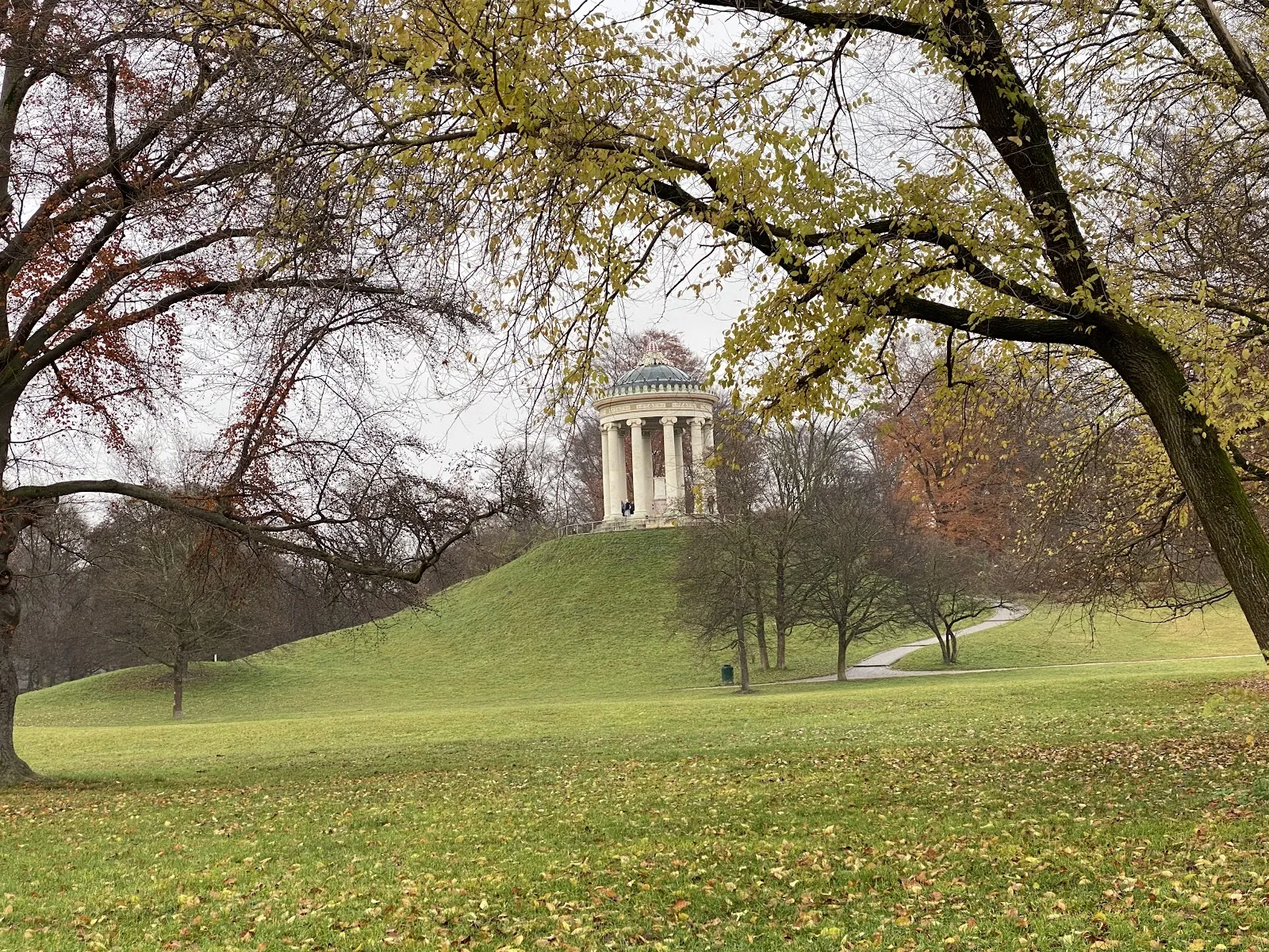 Белый мост через Швабингский ручей в Мюнхене, Германия