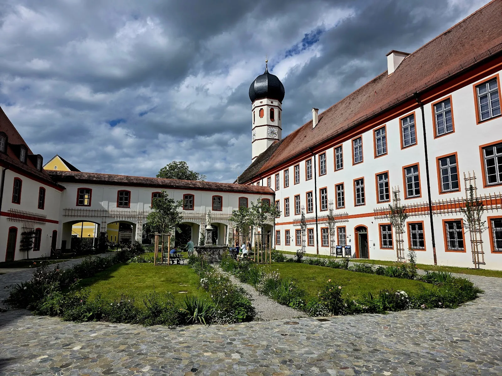 Бенедиктинское аббатство Бёргерберг - вид снаружи