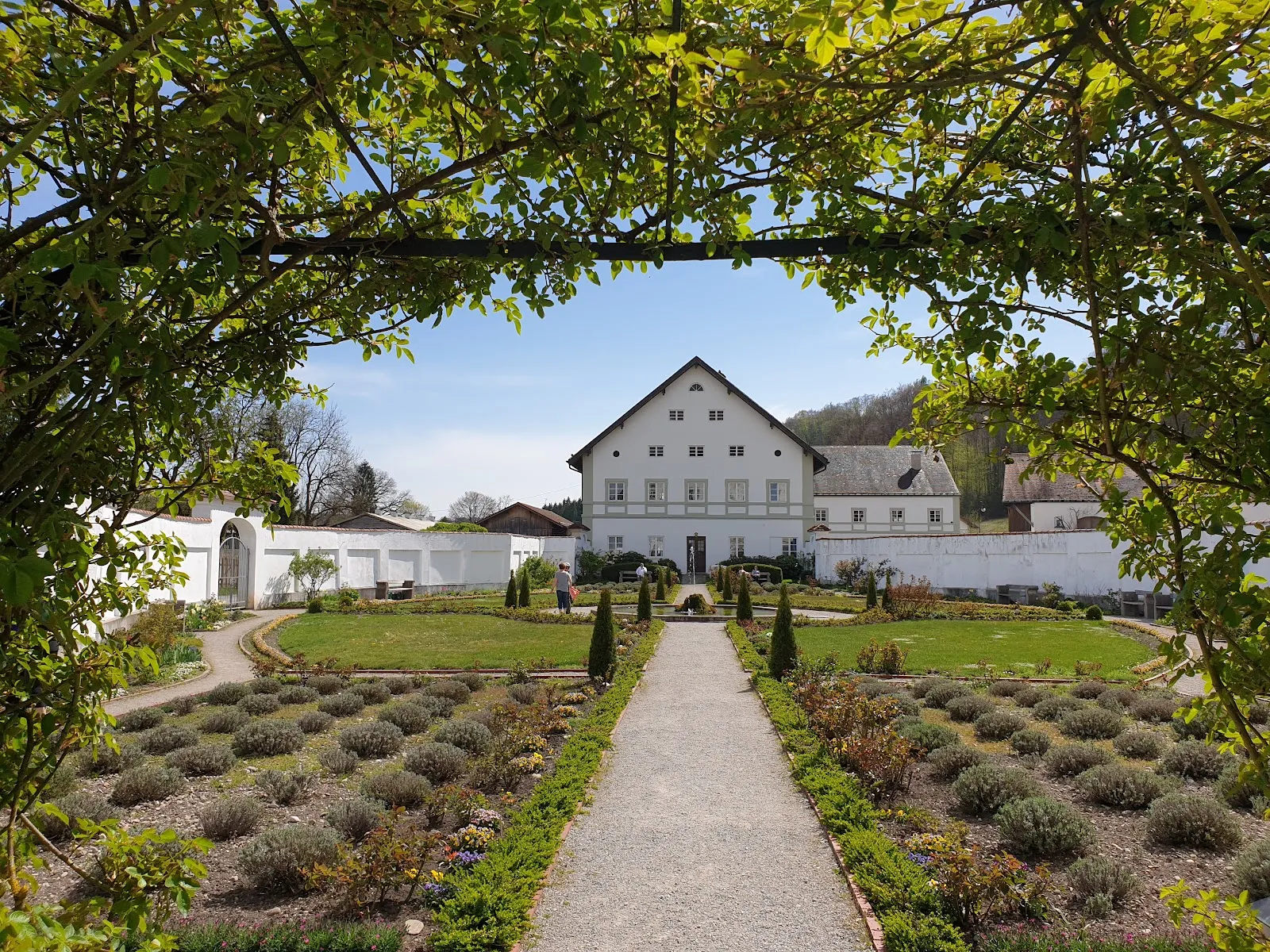 Вид на Бенедиктинское аббатство Шефтларн