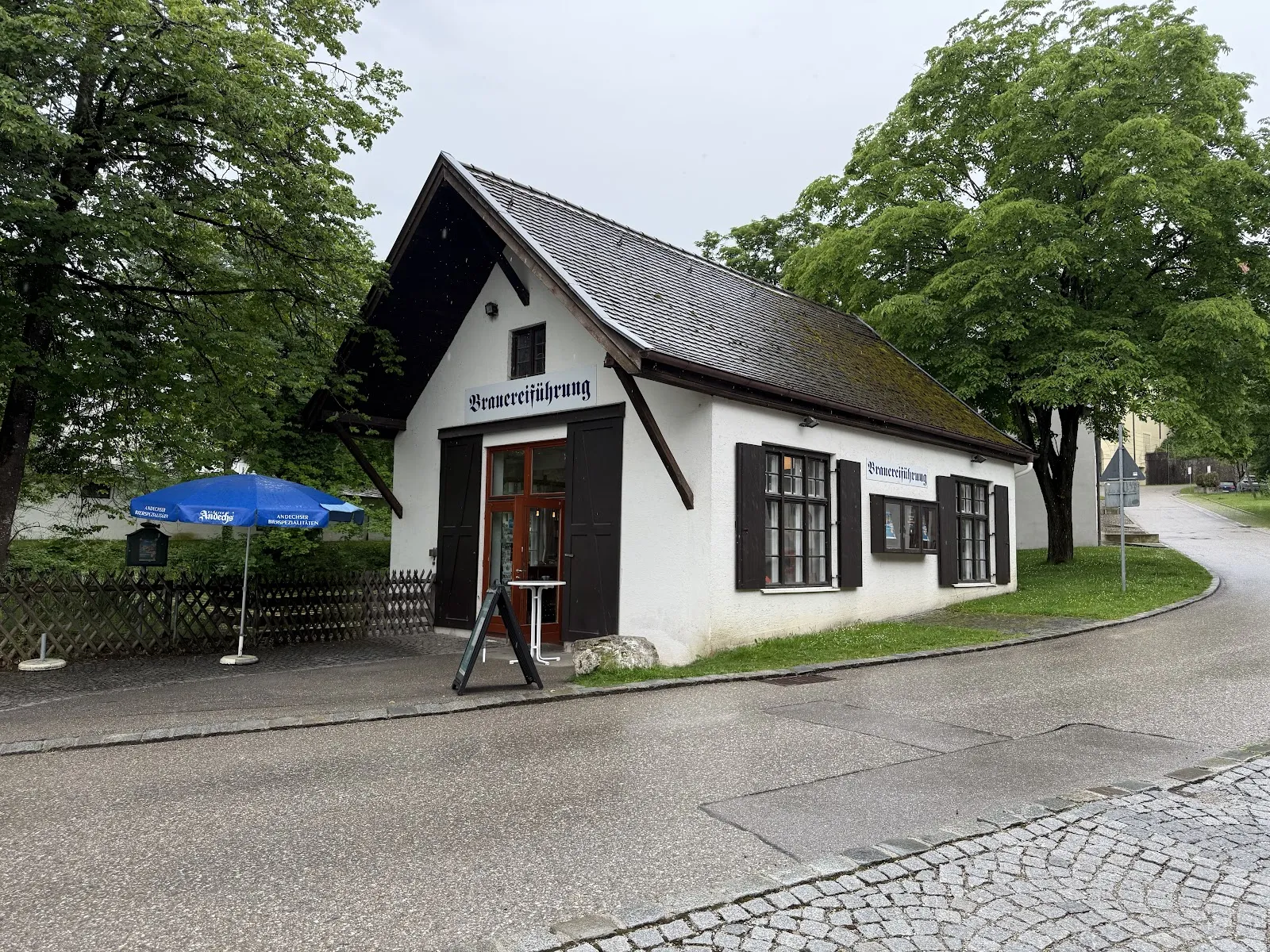 Бенедиктинское аббатство Андекс с видом на Баварские Альпы