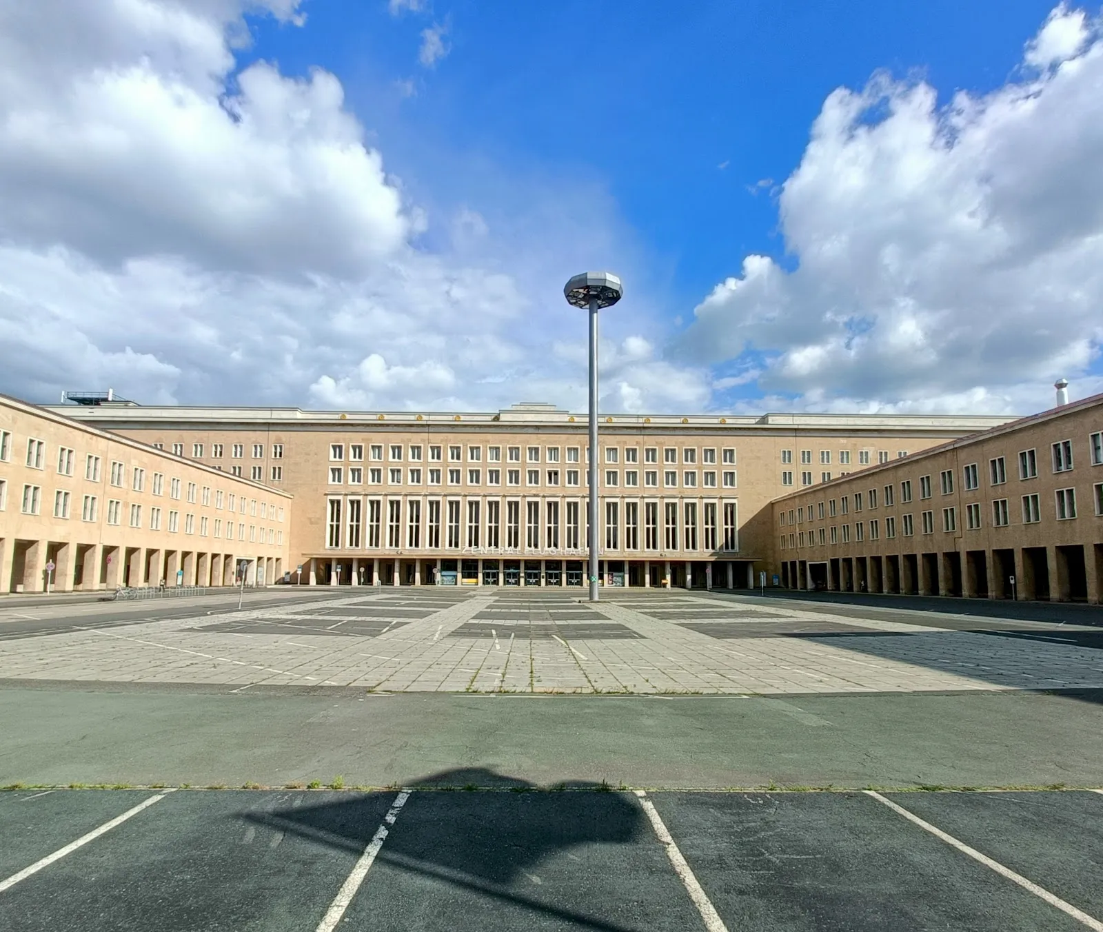 Здание аэропорта Берлин-Темпельхоф