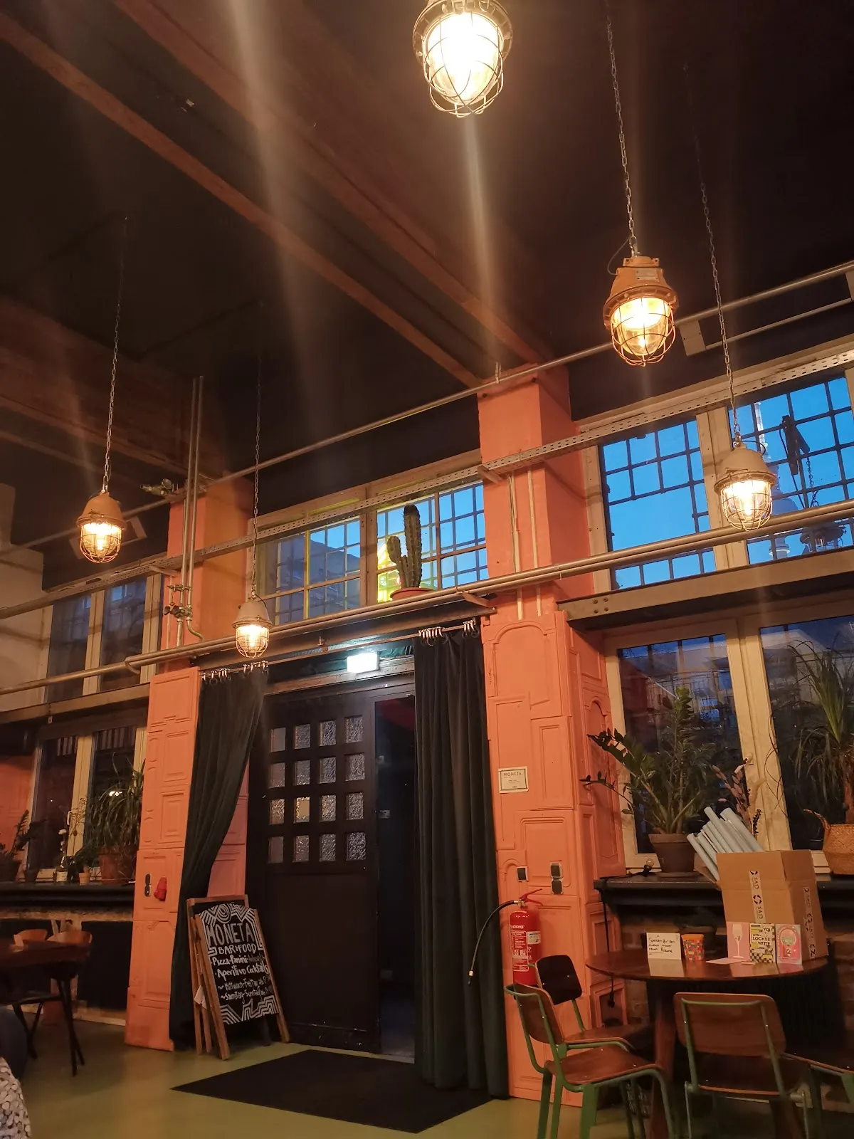 Здание Berliner Ringtheater, Берлин