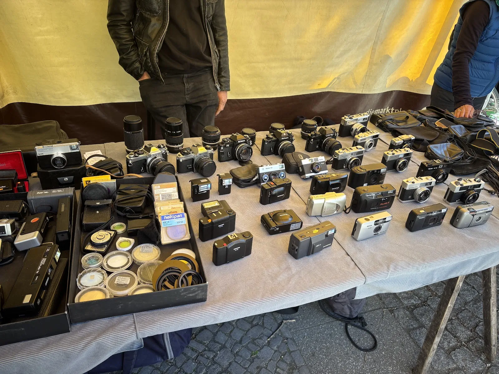 Блошиный рынок на Кранoльдплац