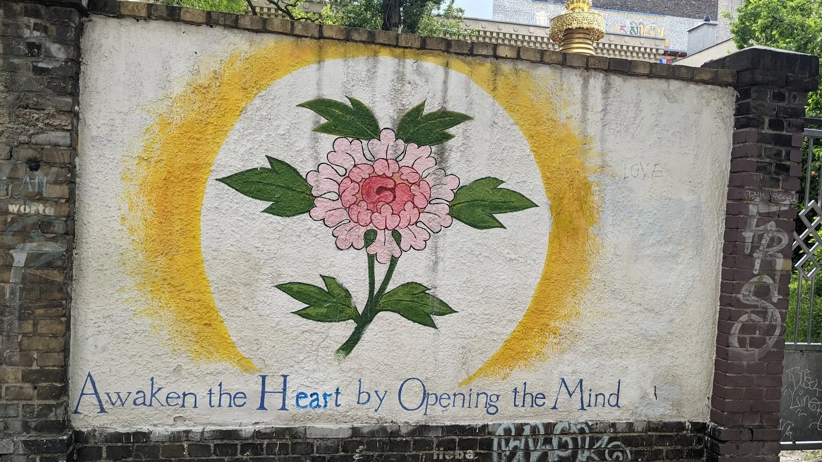 Фасад здания буддийского центра Бодхичарья Берлин