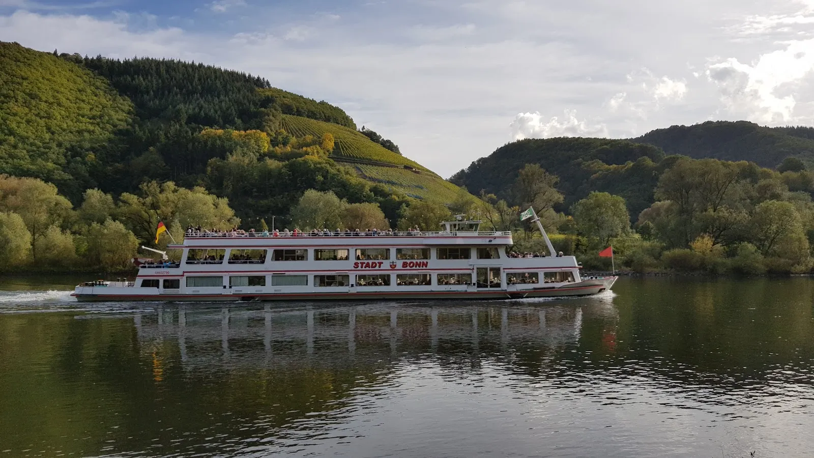 Вид на сад Браузелай с виноградниками и видом на замок Кохем