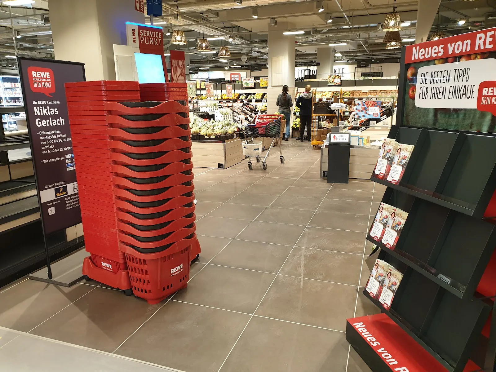 Бременские городские ворота на фоне голубого неба