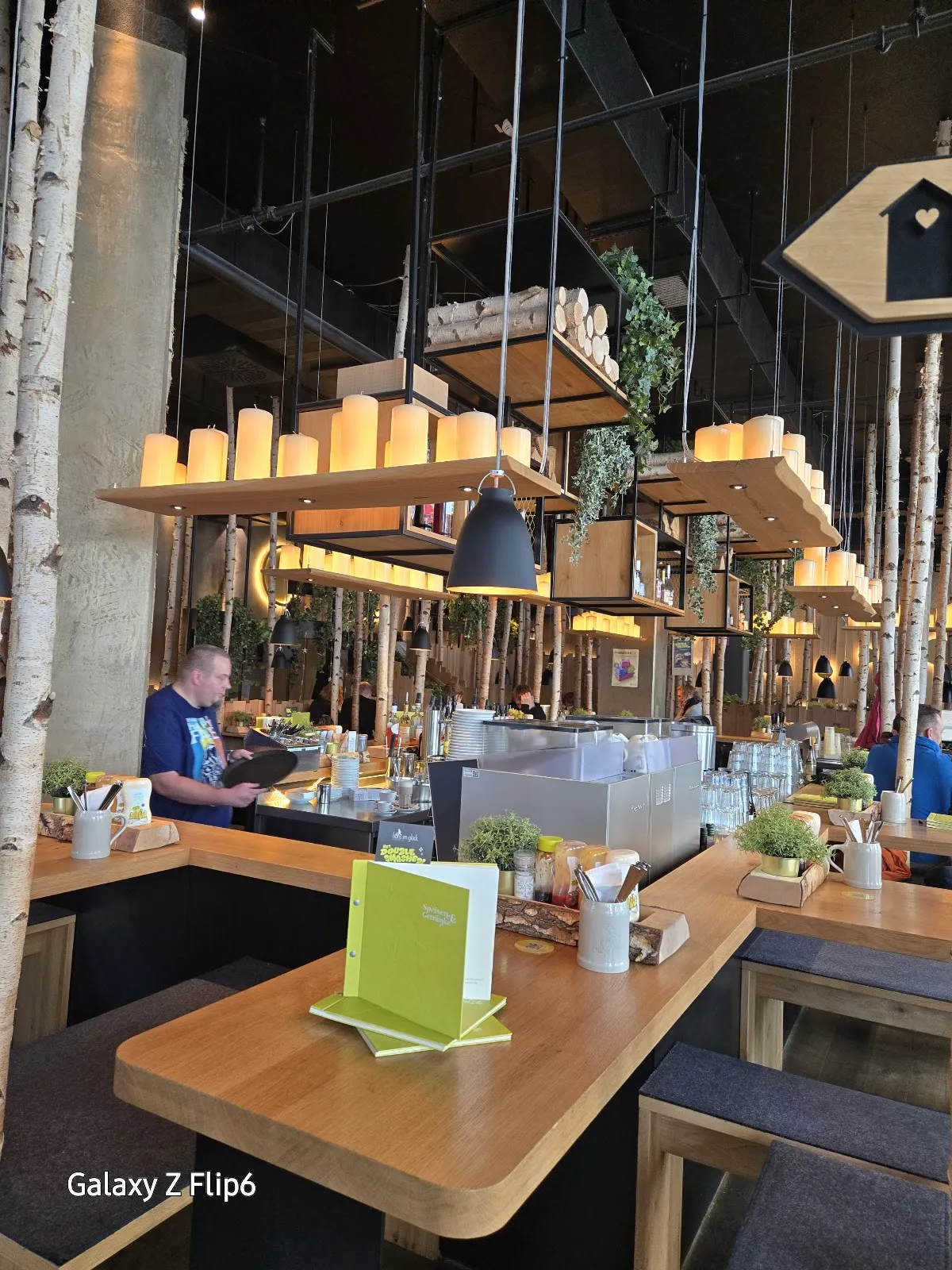 Бременские городские ворота на фоне голубого неба