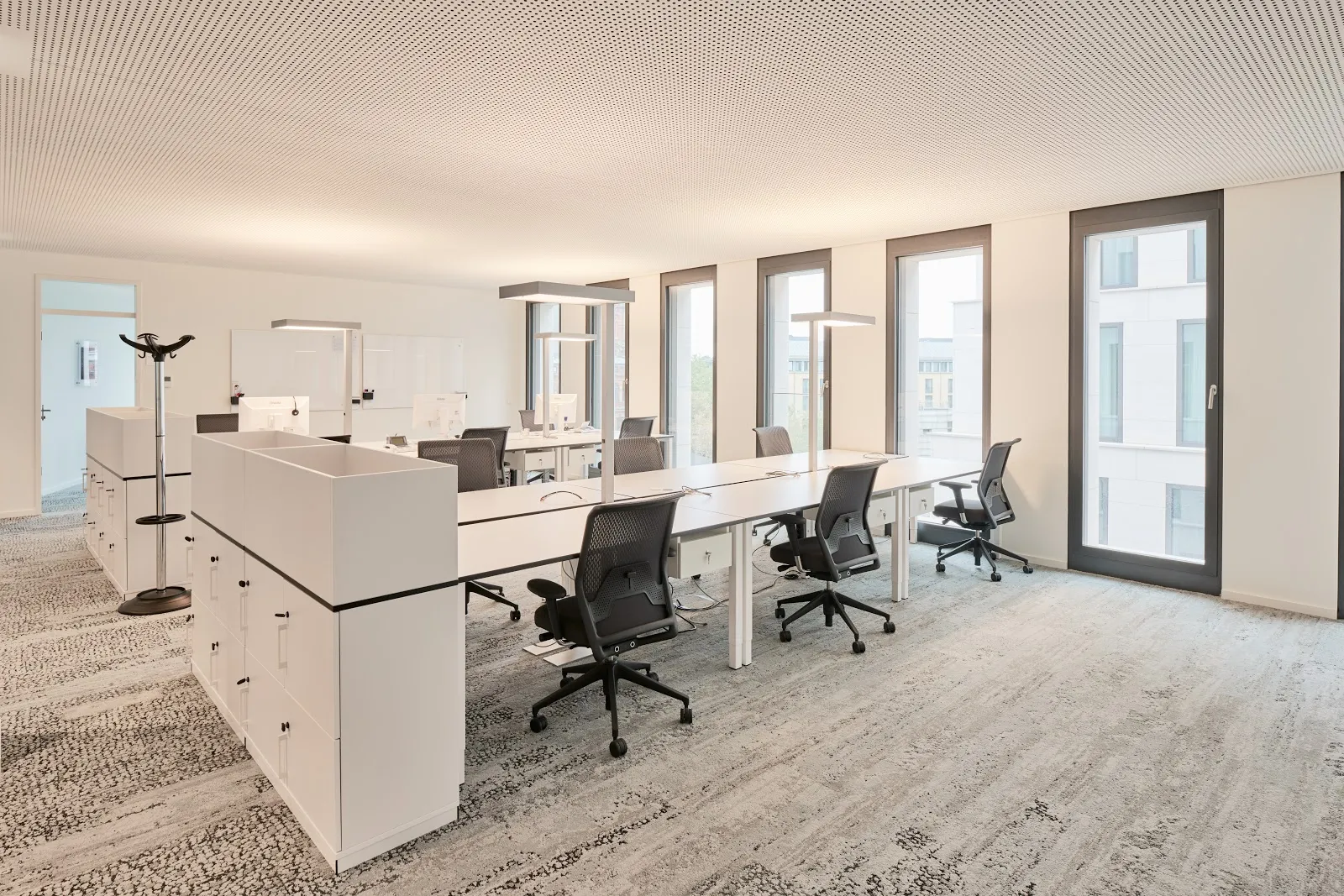 Бременские городские ворота на фоне голубого неба