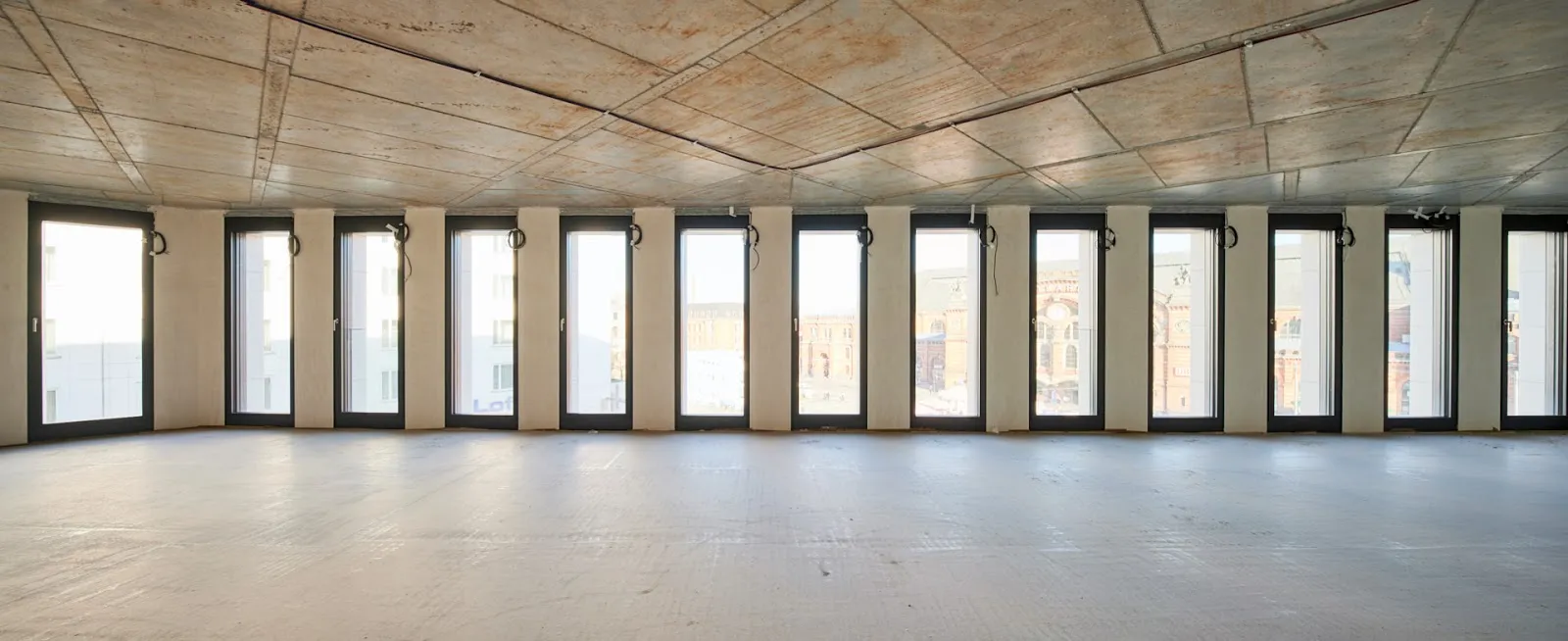 Бременские городские ворота на фоне голубого неба