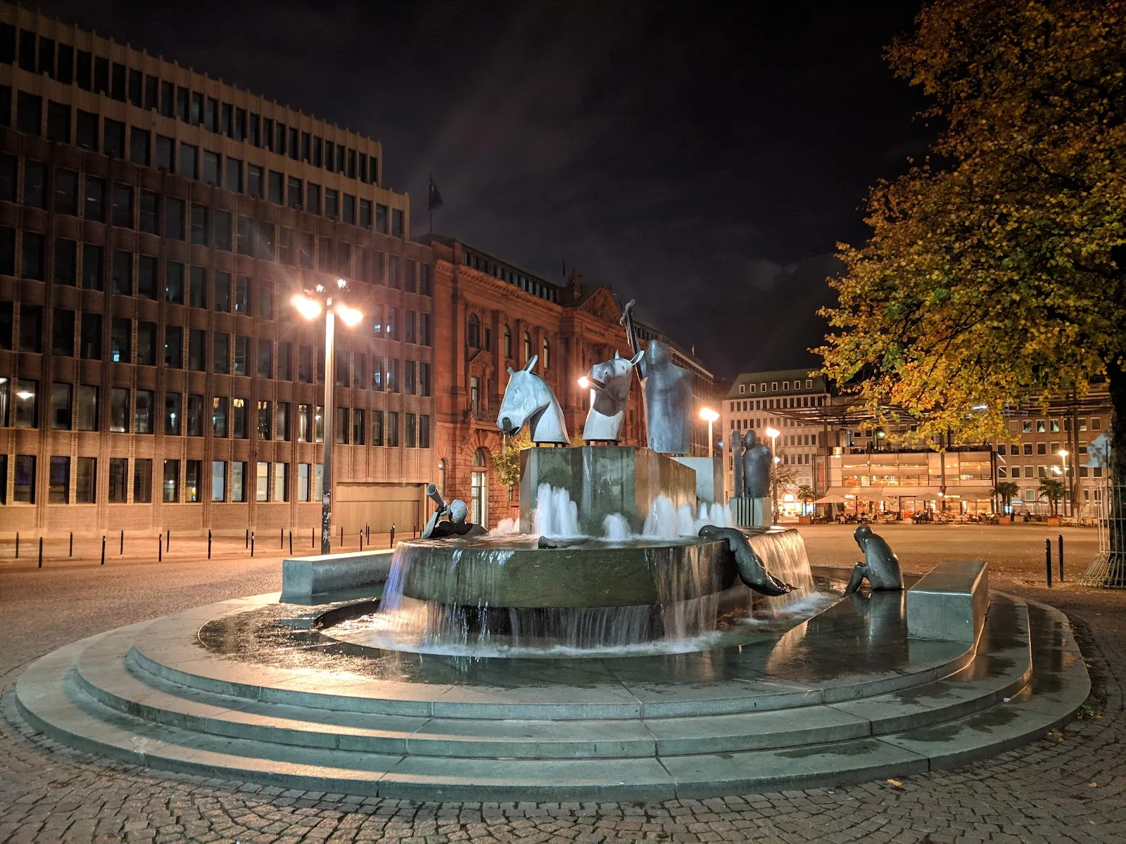 Бременский собор, вид на фасад и окна