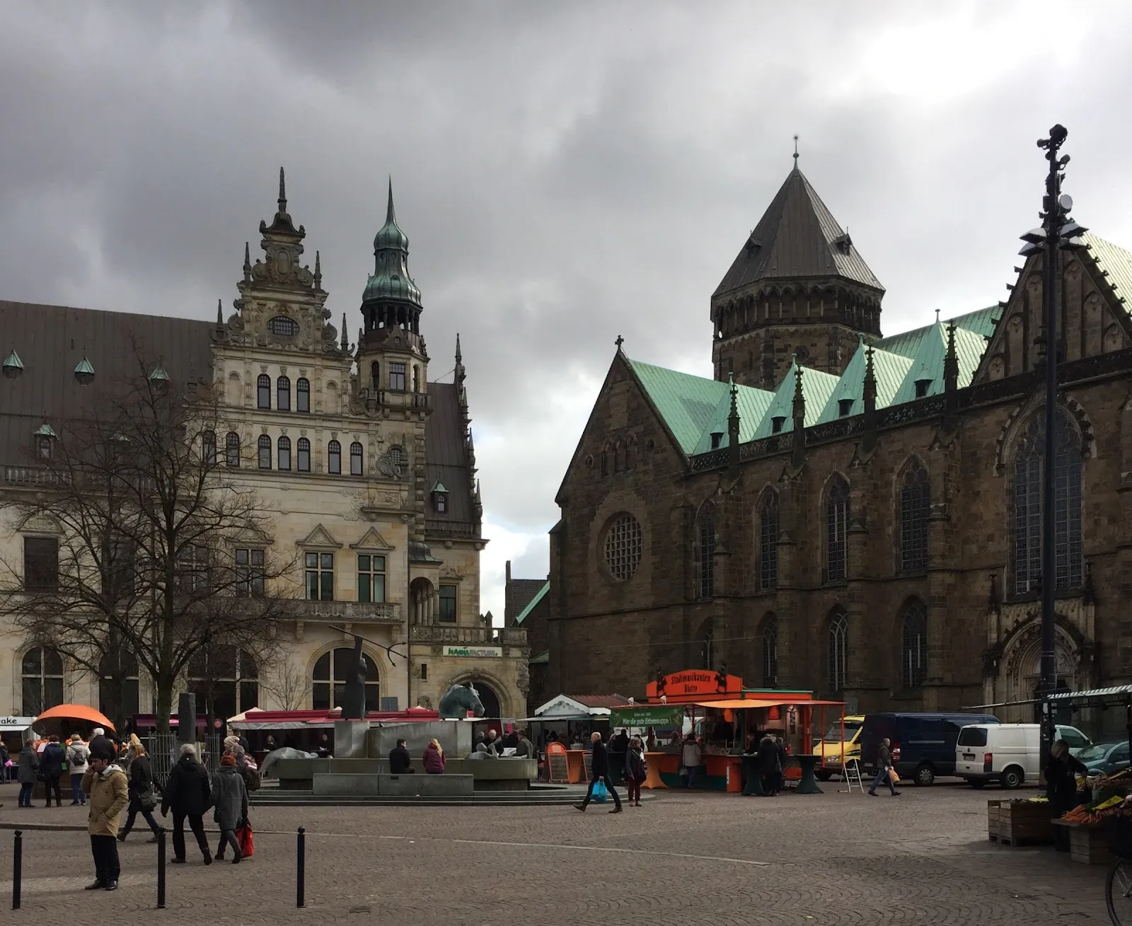 Бременский собор, вид на фасад и окна