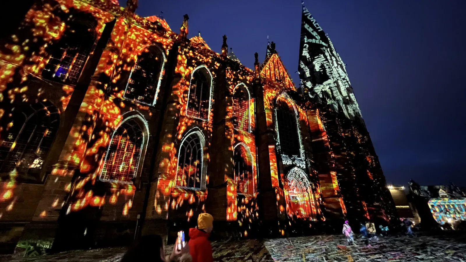 Бременский собор, вид на фасад и окна